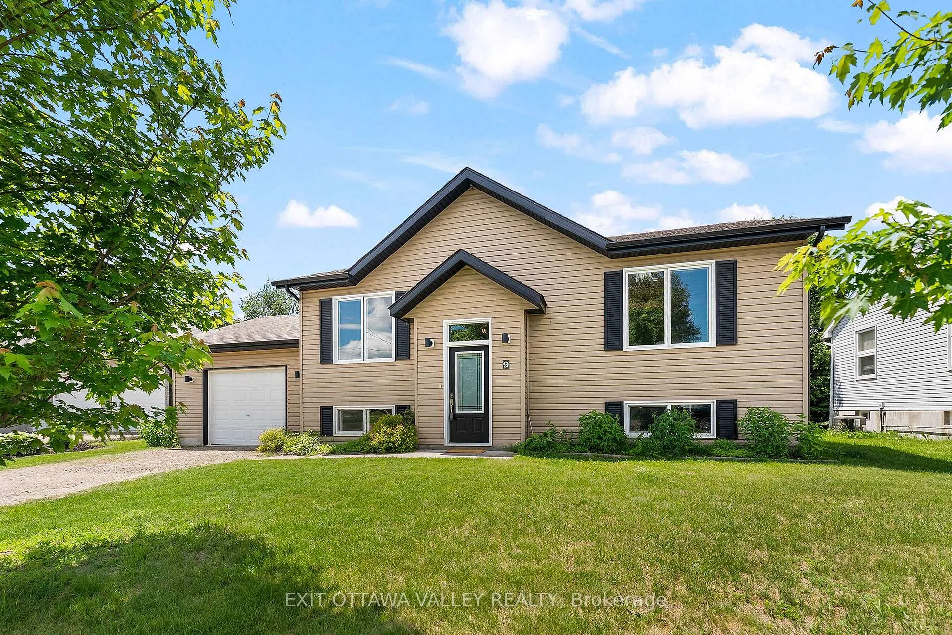 Photo 1 of 9 Minto Street, Whitewater Region, Beachburg — HOMEH