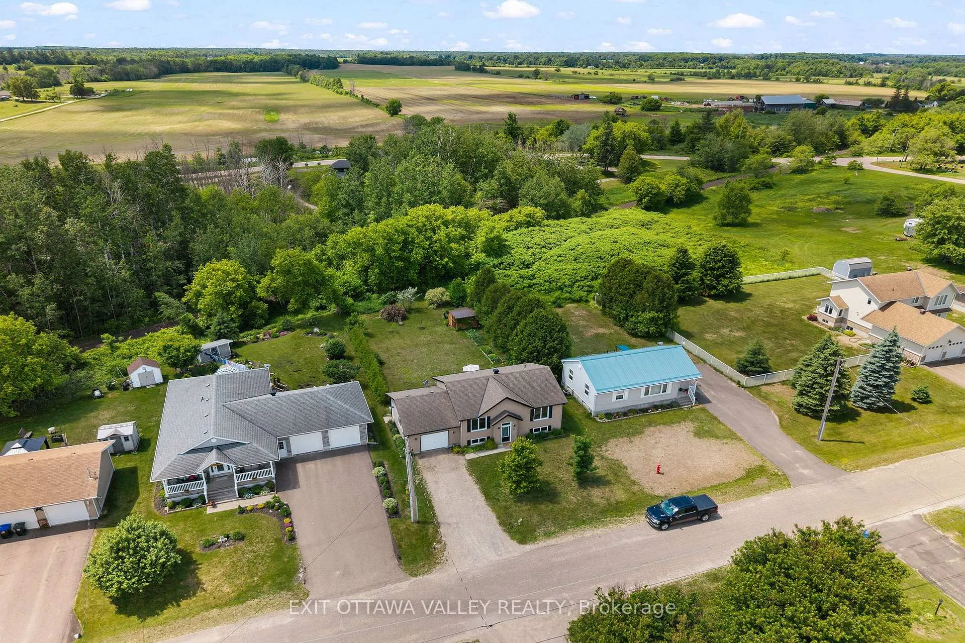 Photo 5 of 9 Minto Street, Whitewater Region, Beachburg — HOMEH