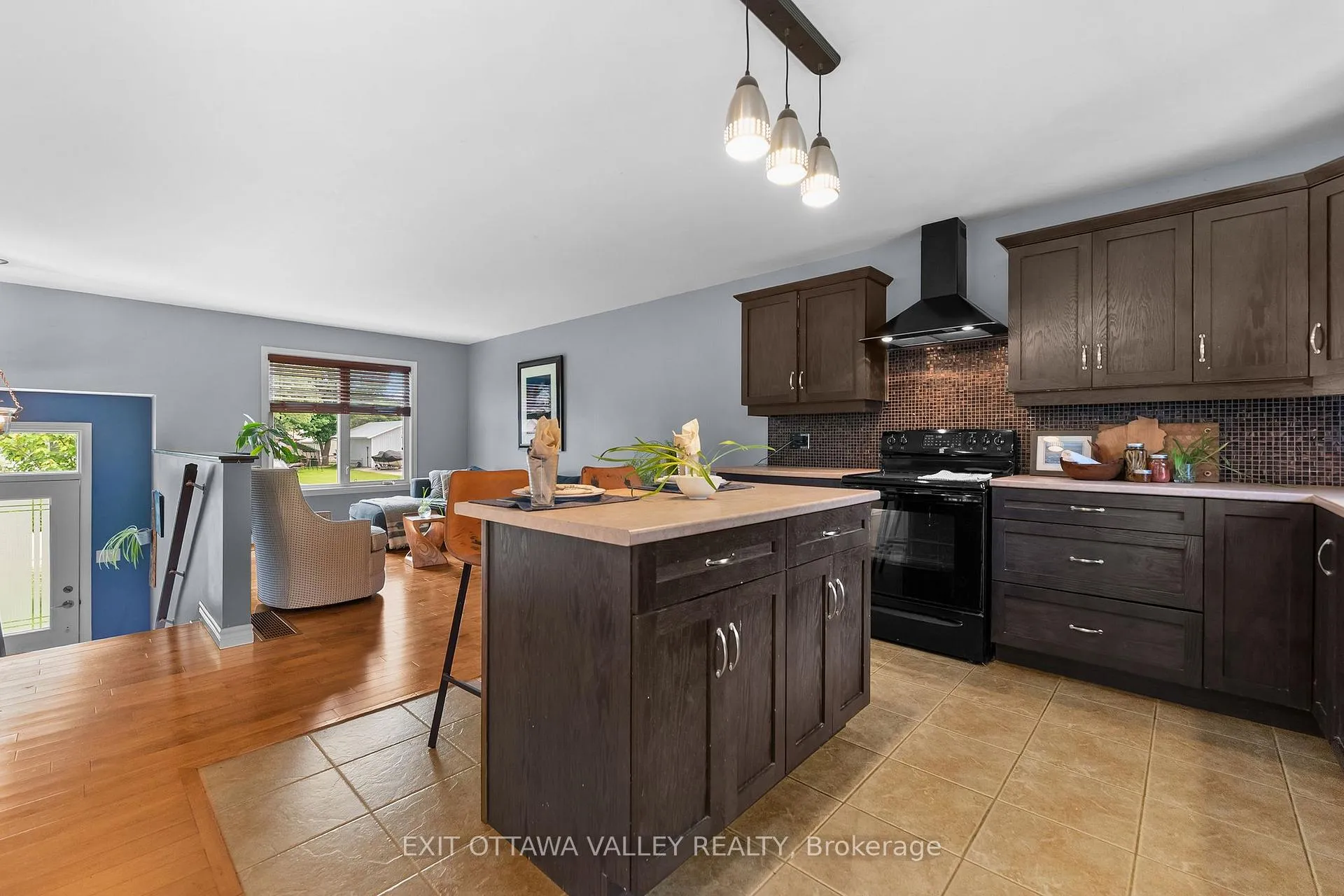 Photo 8 of 9 Minto Street, Whitewater Region, Beachburg — HOMEH