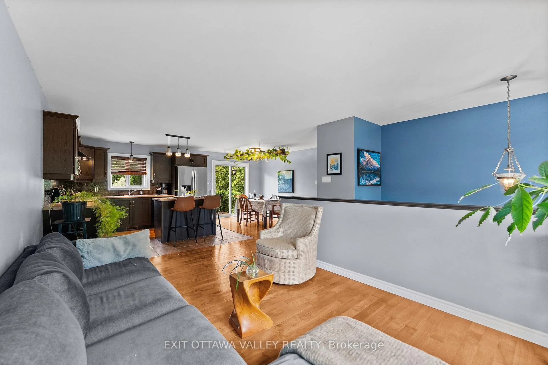 Photo 10 of 9 Minto Street, Whitewater Region, Beachburg — HOMEH