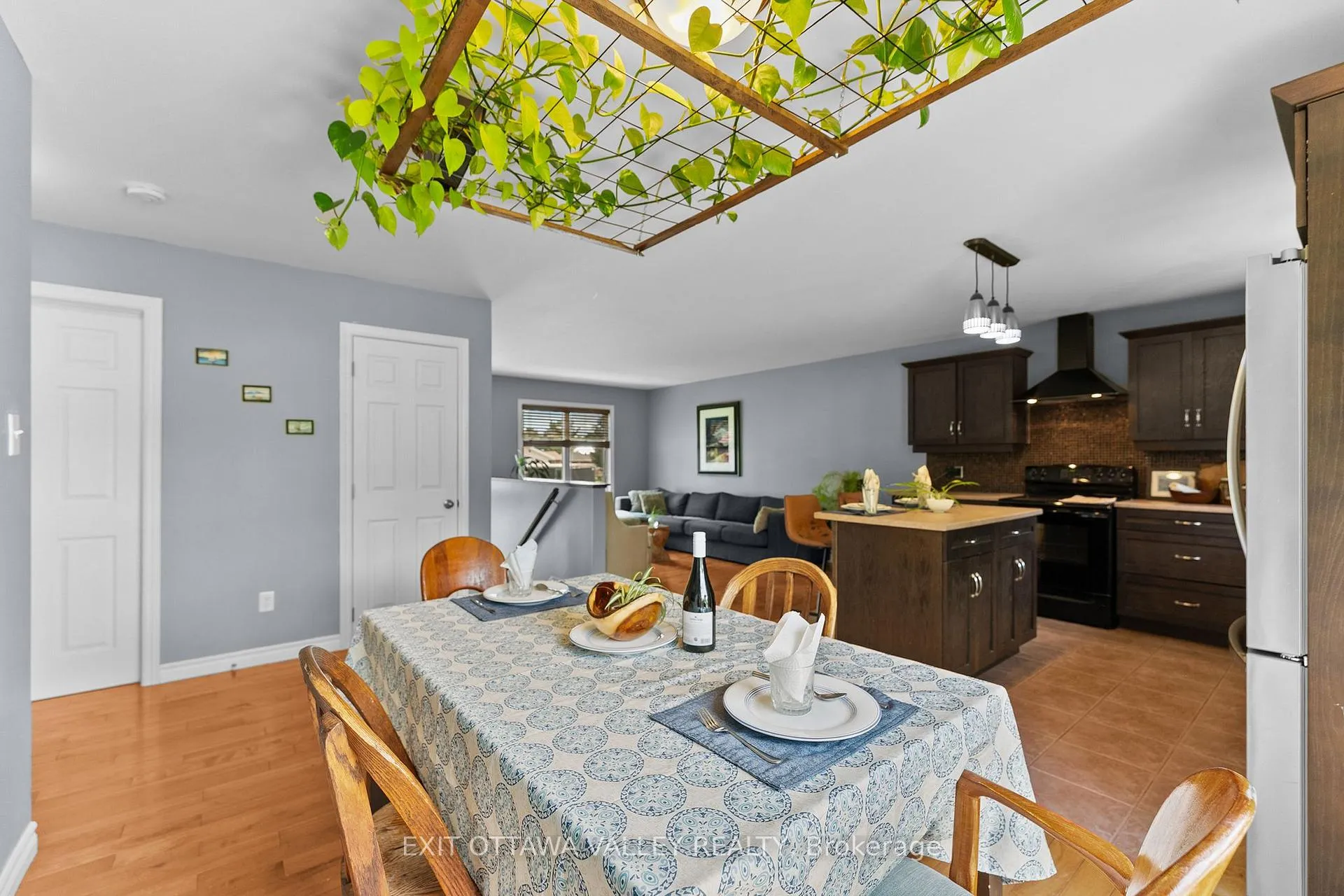 Photo 12 of 9 Minto Street, Whitewater Region, Beachburg — HOMEH