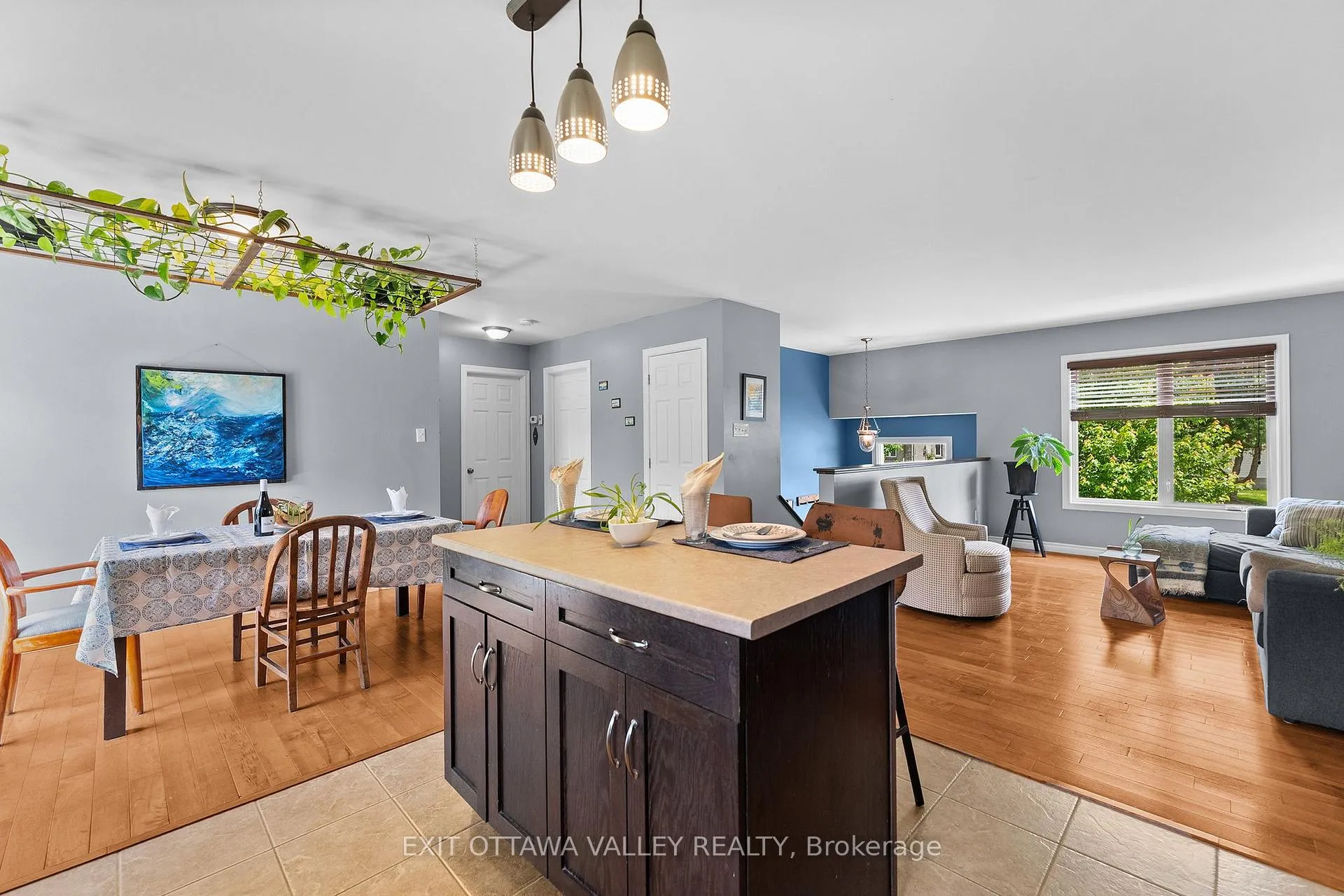 Photo 15 of 9 Minto Street, Whitewater Region, Beachburg — HOMEH