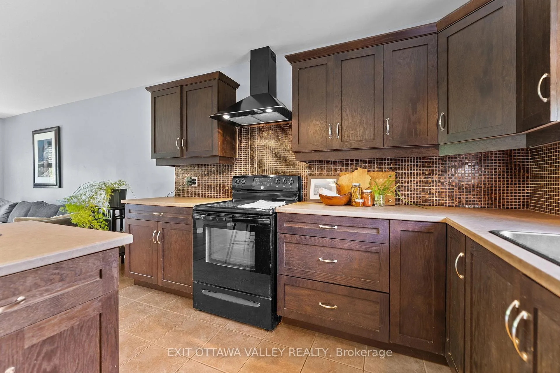 Photo 16 of 9 Minto Street, Whitewater Region, Beachburg — HOMEH