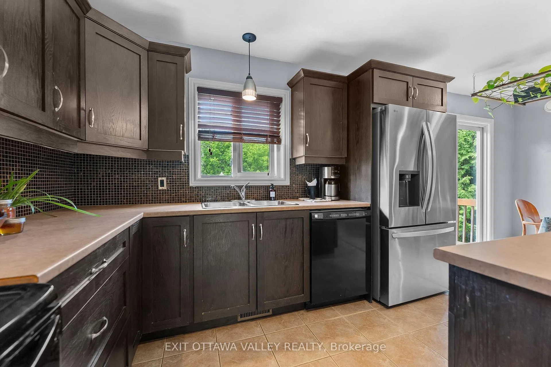 Photo 17 of 9 Minto Street, Whitewater Region, Beachburg — HOMEH