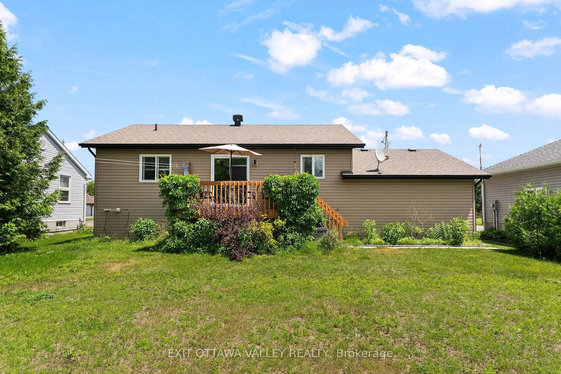 Photo 37 of 9 Minto Street, Whitewater Region, Beachburg — HOMEH
