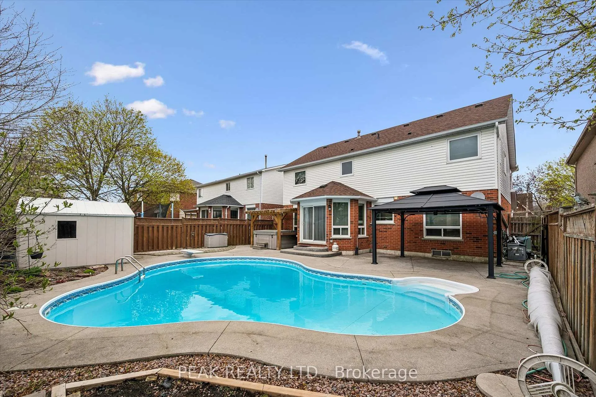 Photo 3 of 223 Glenvalley Drive, Cambridge — HOMEH