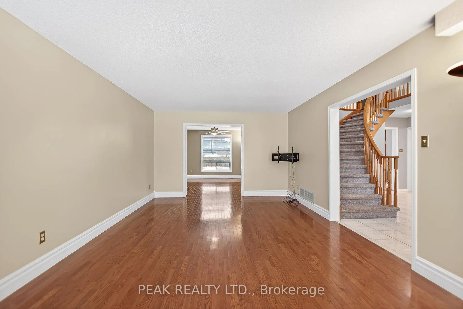 Photo 8 of 223 Glenvalley Drive, Cambridge — HOMEH