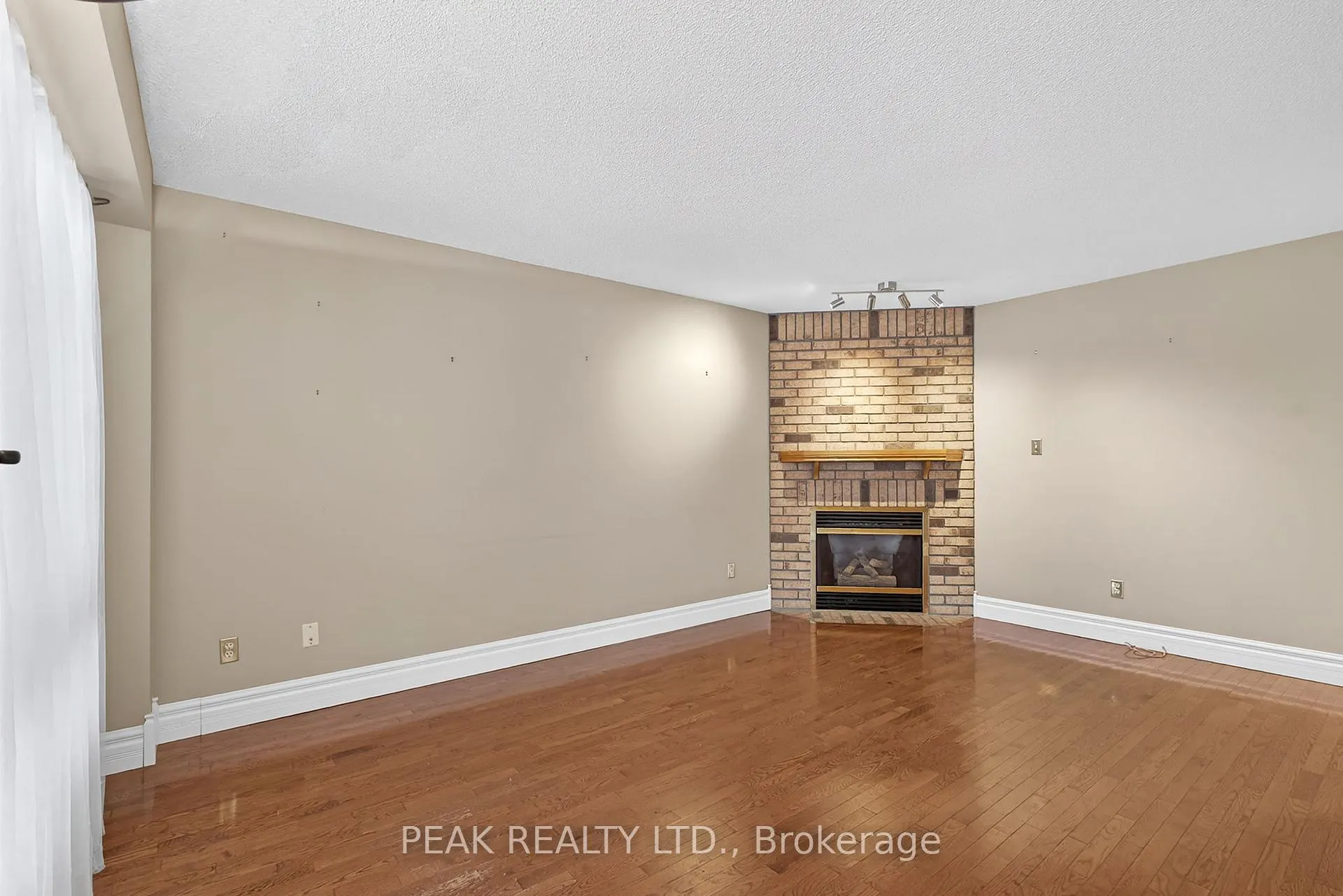 Photo 14 of 223 Glenvalley Drive, Cambridge — HOMEH