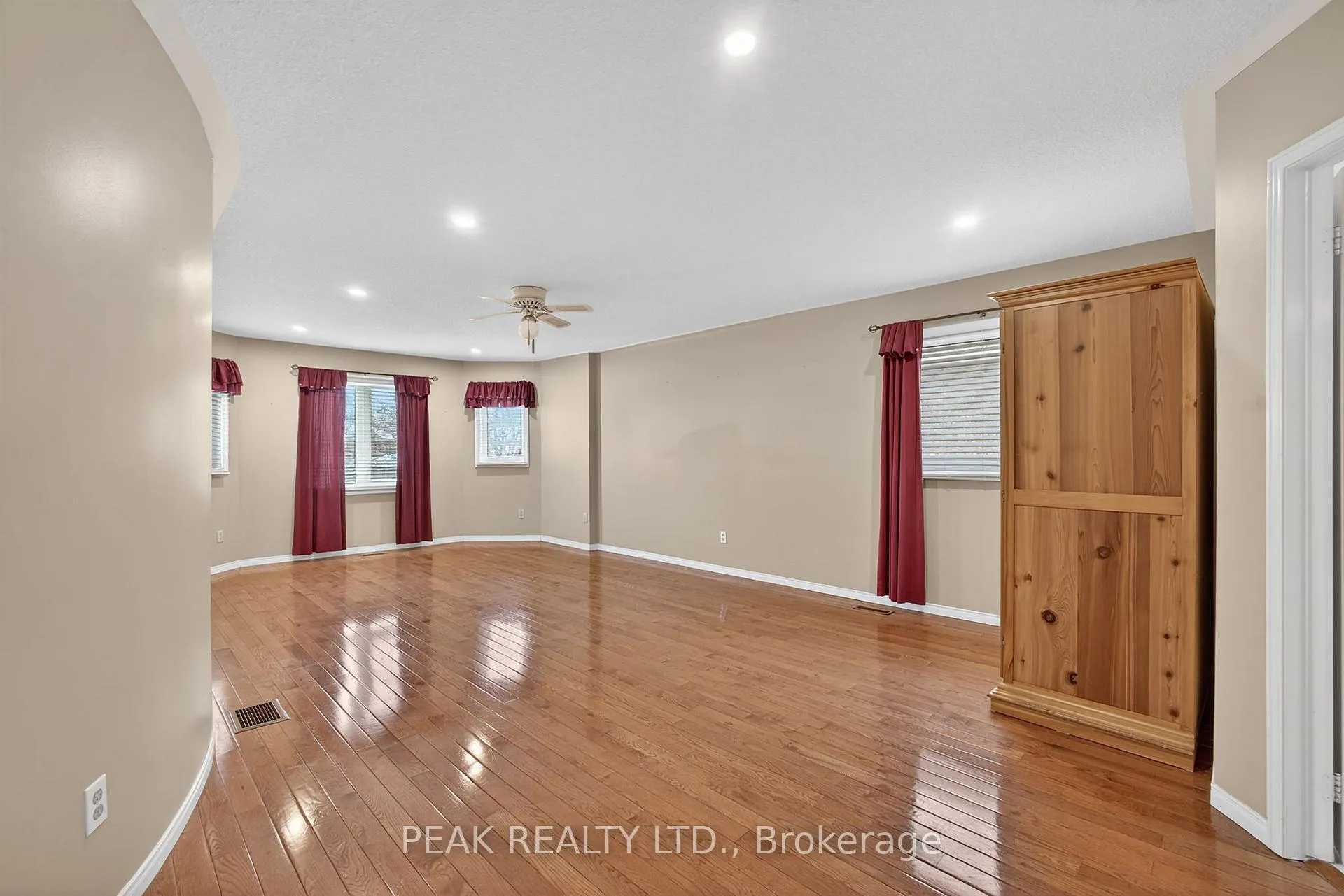 Photo 16 of 223 Glenvalley Drive, Cambridge — HOMEH