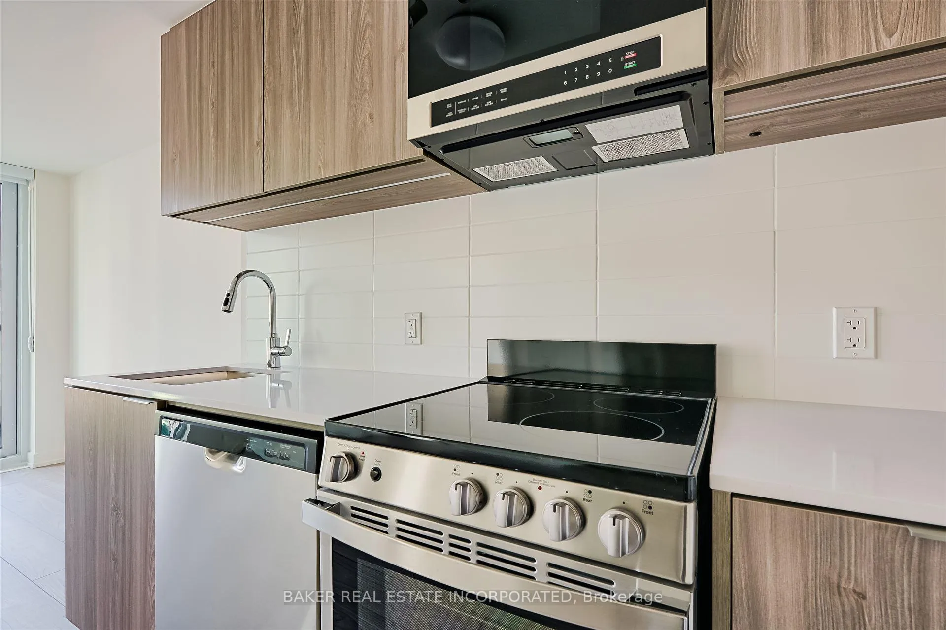 Photo 5 of Unit 706, 223 Redpath Avenue, Toronto, Mount Pleasant West — HOMEH