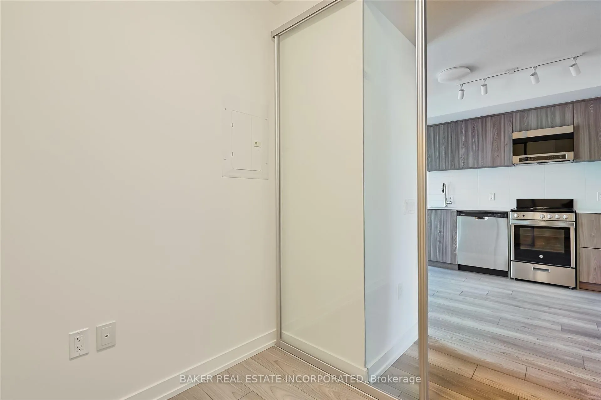 Photo 12 of Unit 706, 223 Redpath Avenue, Toronto, Mount Pleasant West — HOMEH
