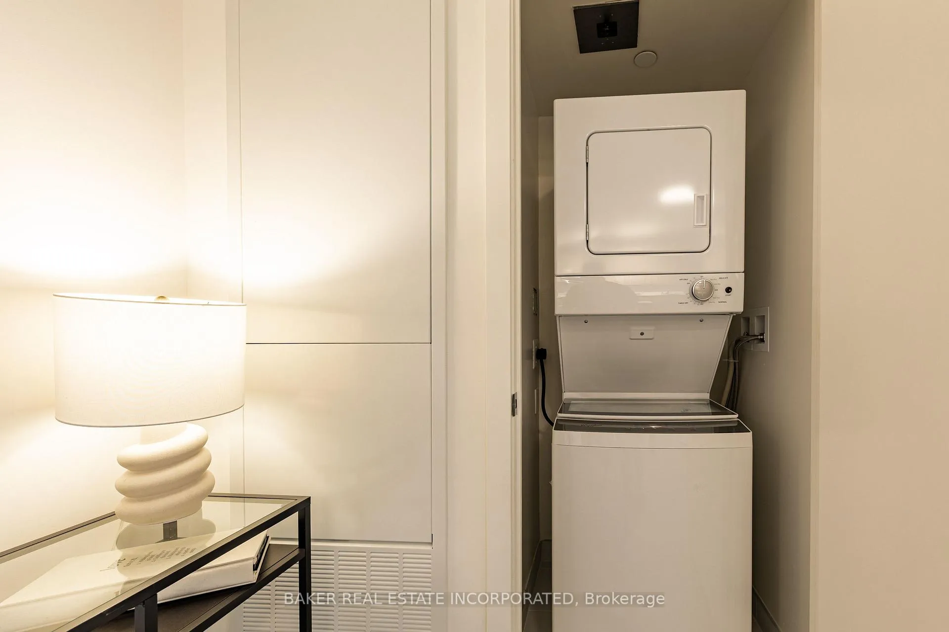 Photo 6 of Unit 807, 223 Redpath Avenue, Toronto, Mount Pleasant West — HOMEH