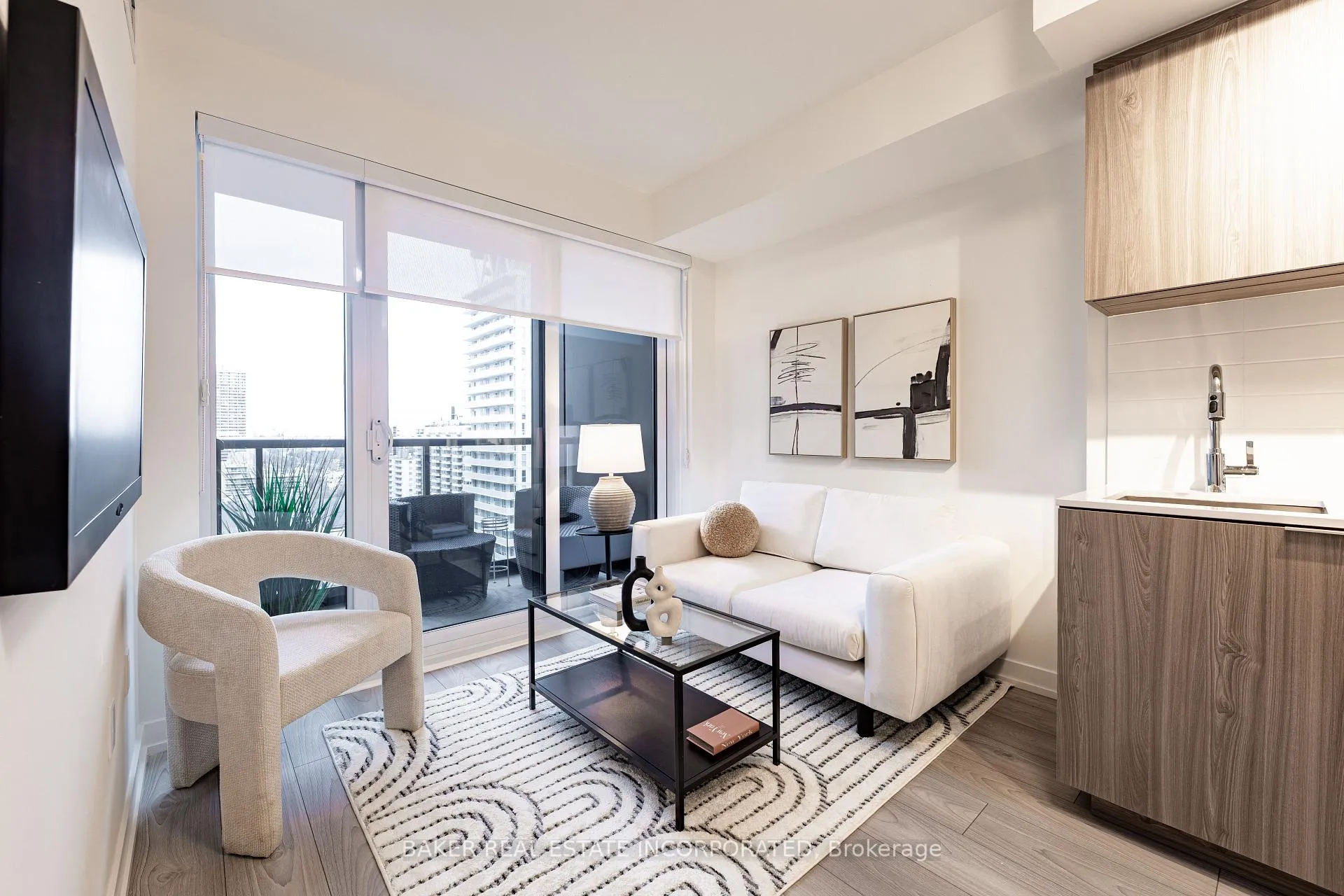 Photo 7 of Unit 807, 223 Redpath Avenue, Toronto, Mount Pleasant West — HOMEH