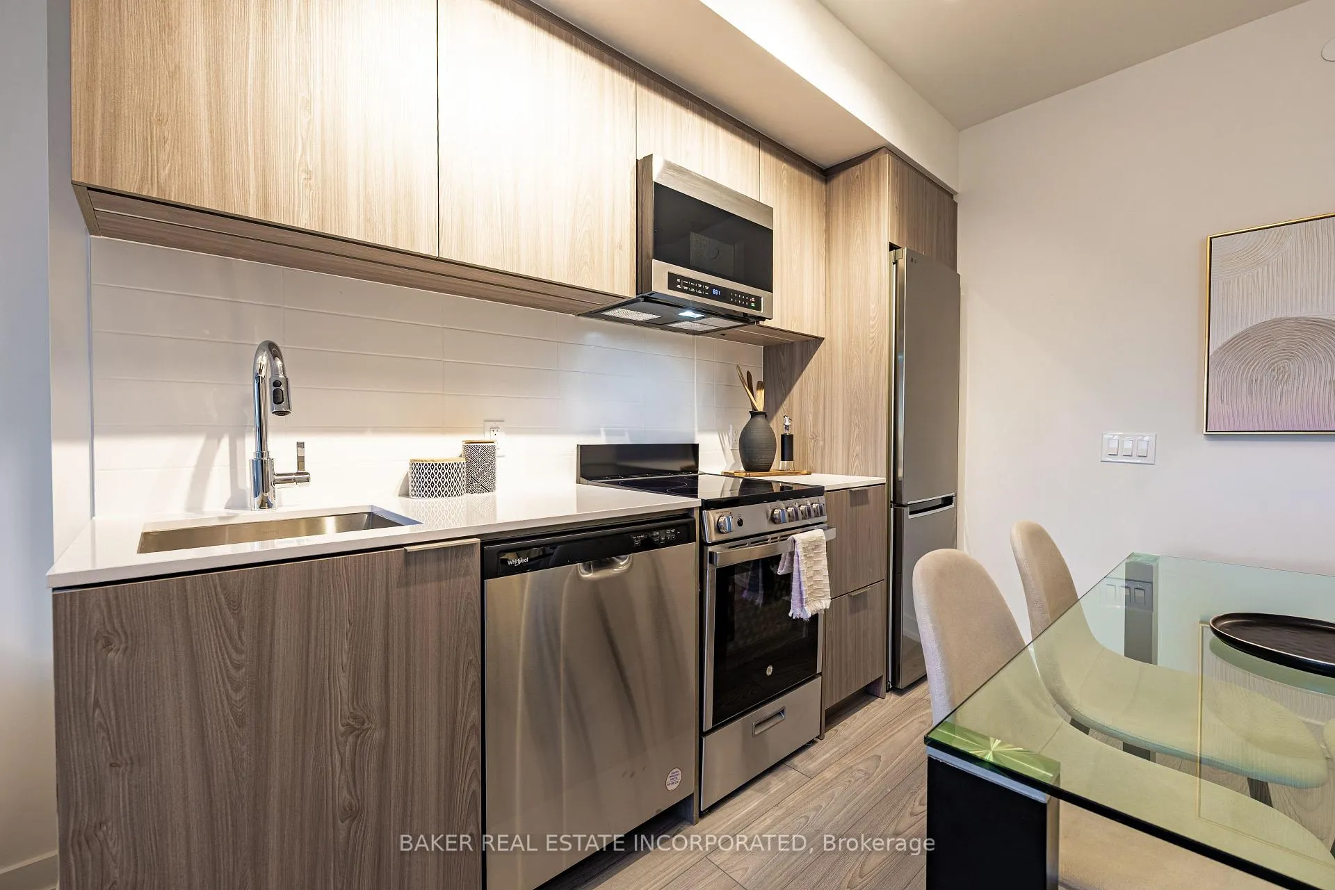 Photo 8 of Unit 807, 223 Redpath Avenue, Toronto, Mount Pleasant West — HOMEH