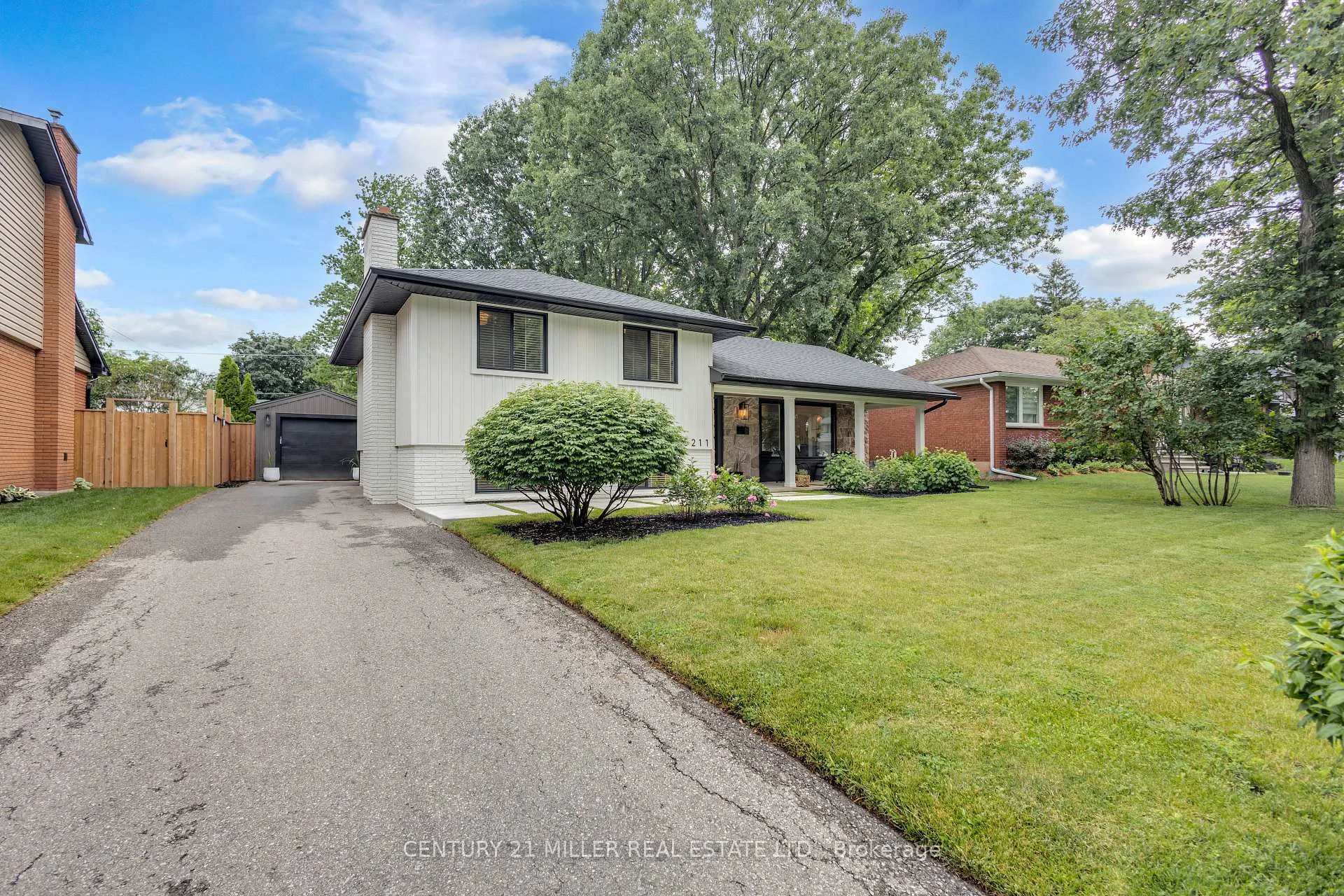 Photo 2 of 5211 Tamarac Drive, Burlington, Appleby — HOMEH