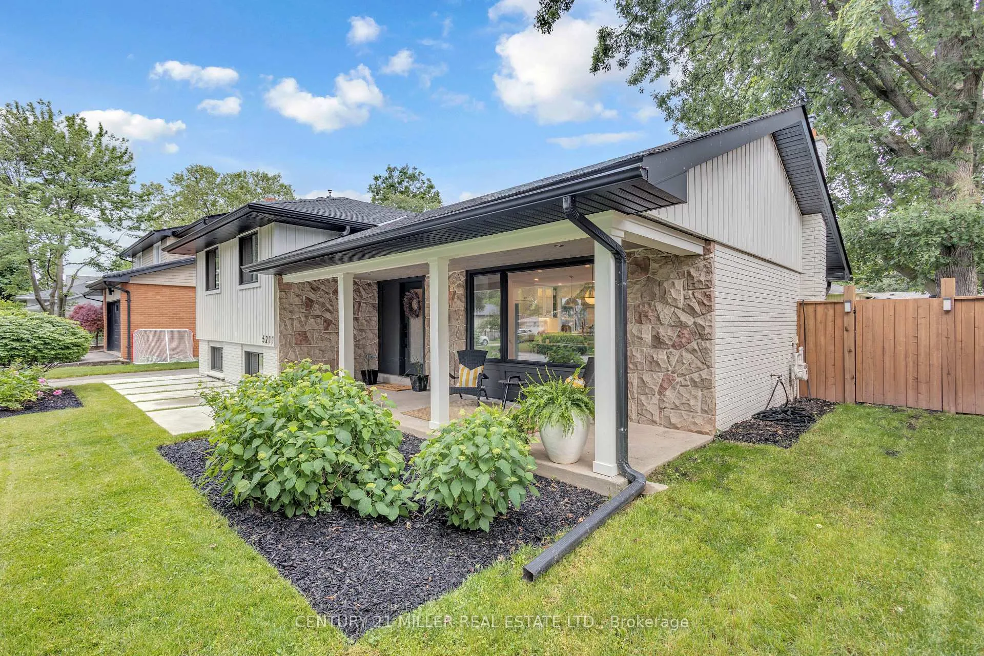 Photo 3 of 5211 Tamarac Drive, Burlington, Appleby — HOMEH
