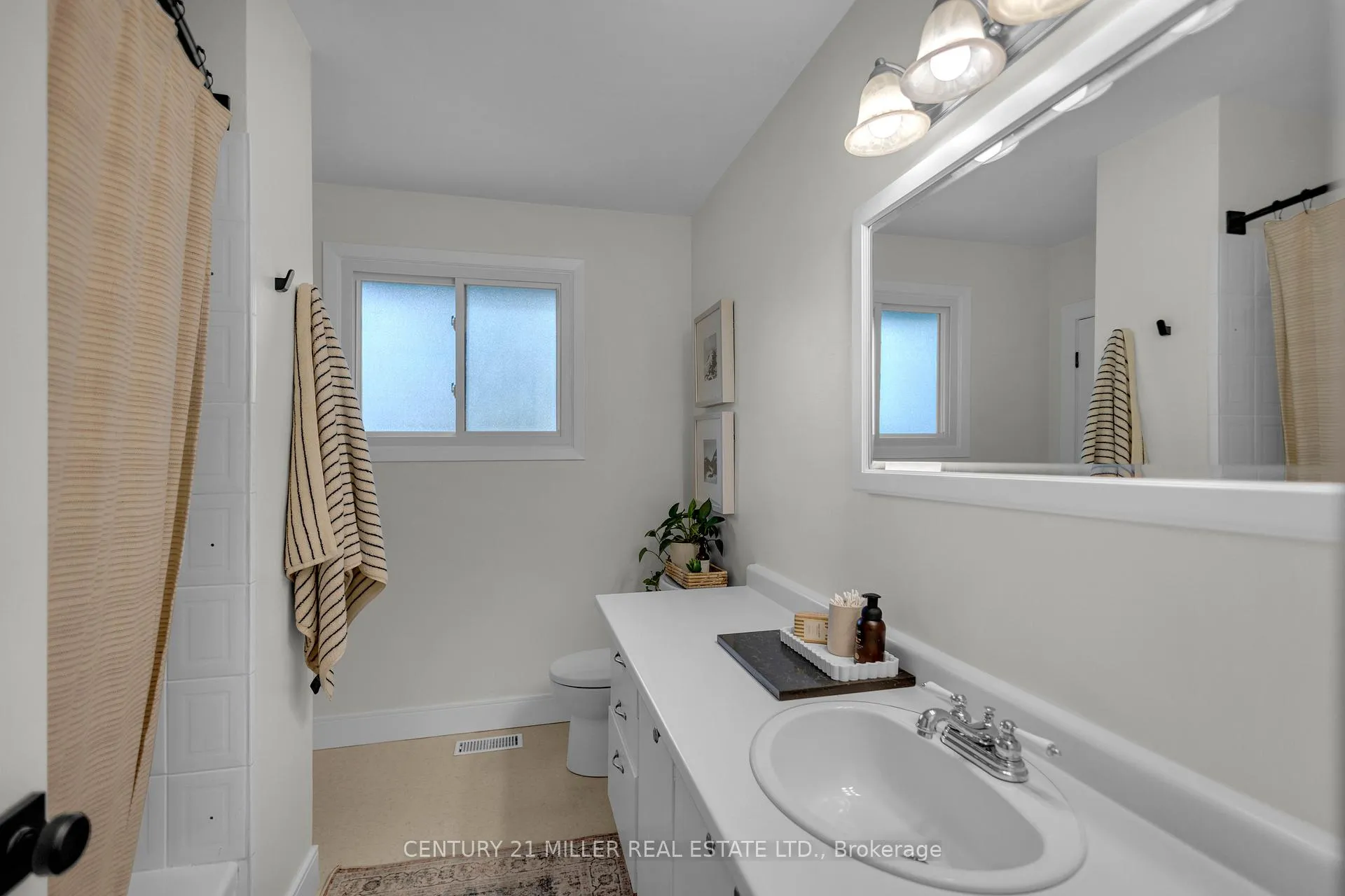 Photo 16 of 5211 Tamarac Drive, Burlington, Appleby — HOMEH