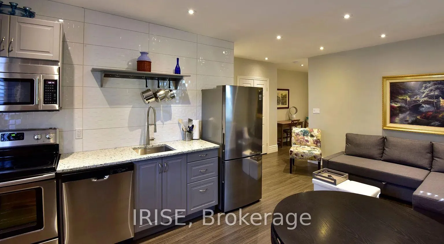 Photo 4 of Unit E, 2 Selwood Avenue E, Toronto, The Beaches — HOMEH