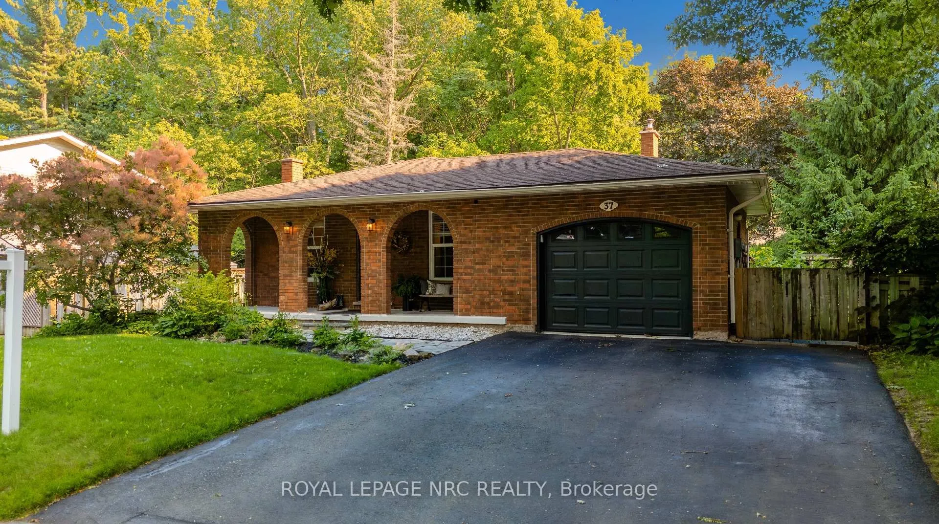 Front of 37 Spruceside Crescent