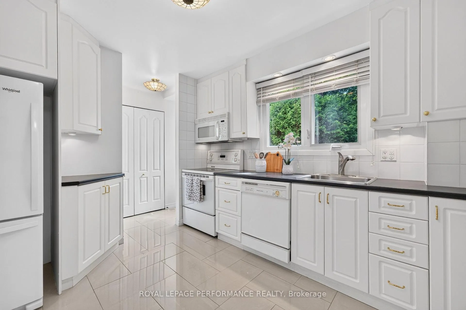 Photo 12 of 2365 Keystone Court, Ottawa, Blackburn Hamlet (South) — HOMEH