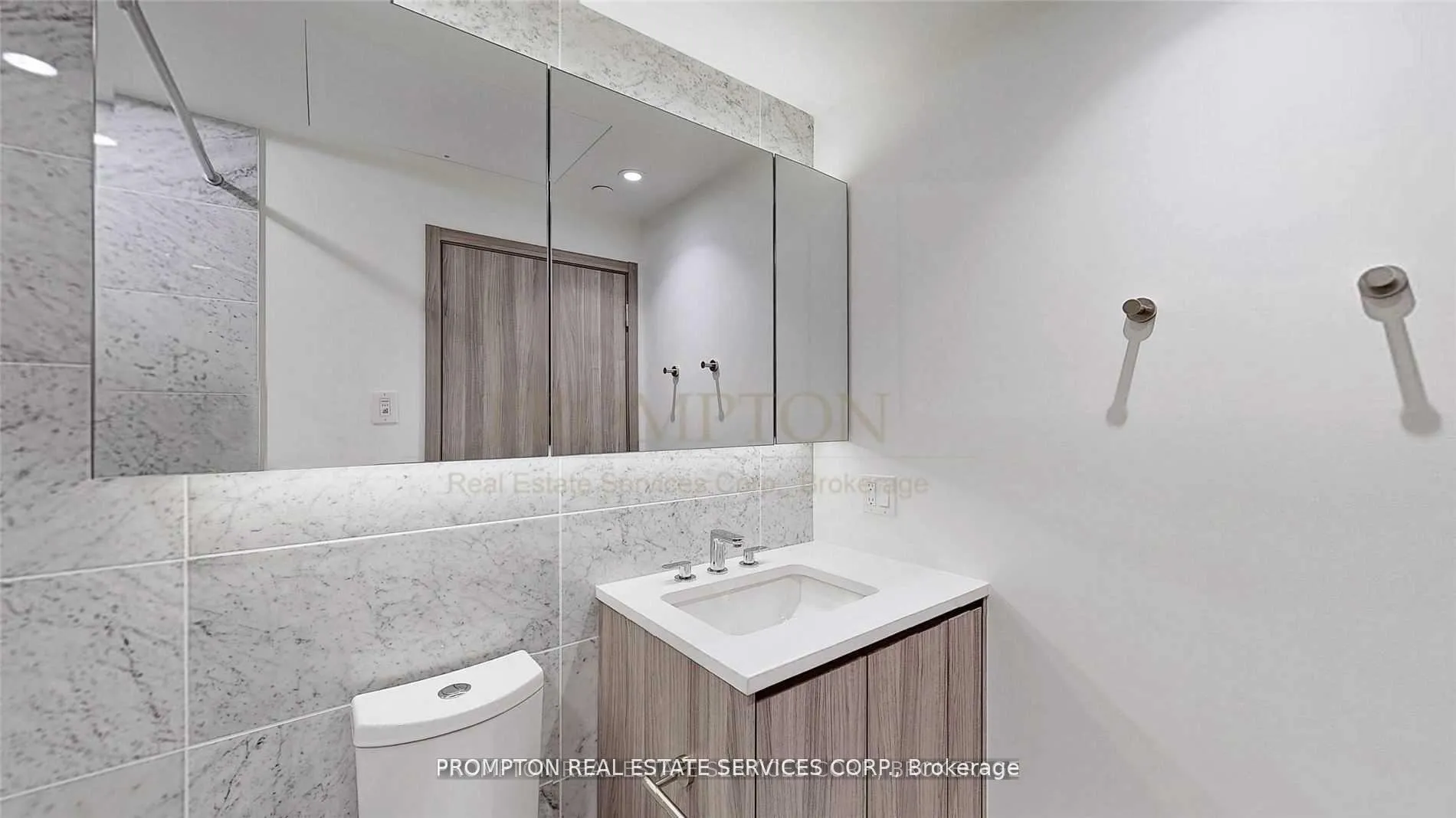 Photo 12 of Unit 2205, 95 Mcmahon Drive, North York, Bayview Village — HOMEH