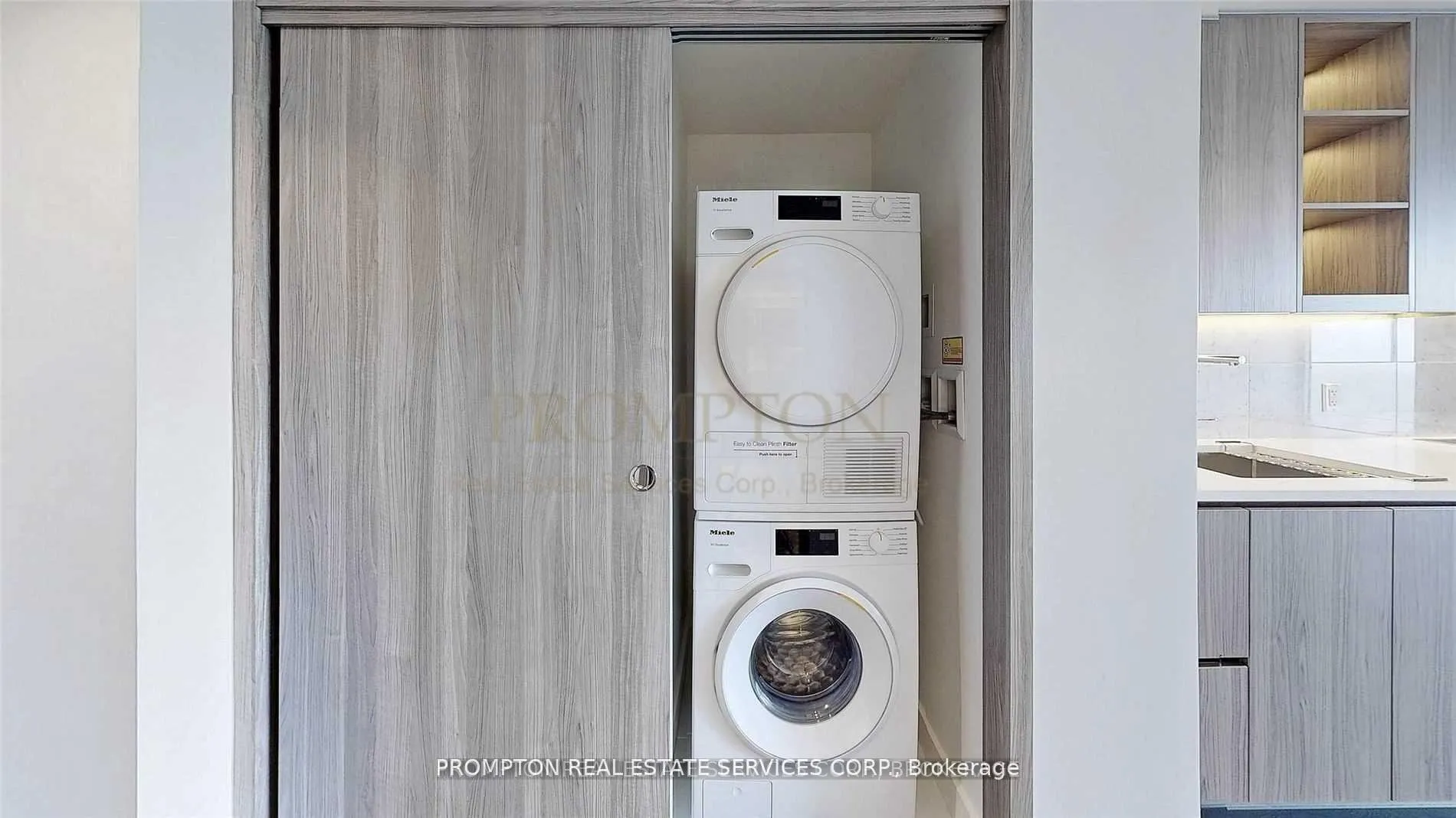 Photo 13 of Unit 2205, 95 Mcmahon Drive, North York, Bayview Village — HOMEH