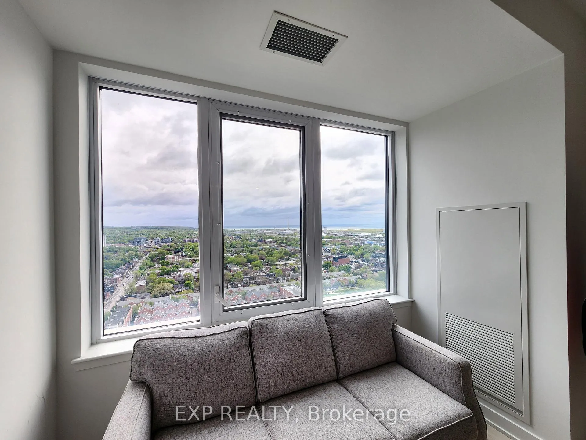 Photo 4 of Unit 3012, 5 Defries Street, Toronto, Regent Park — HOMEH