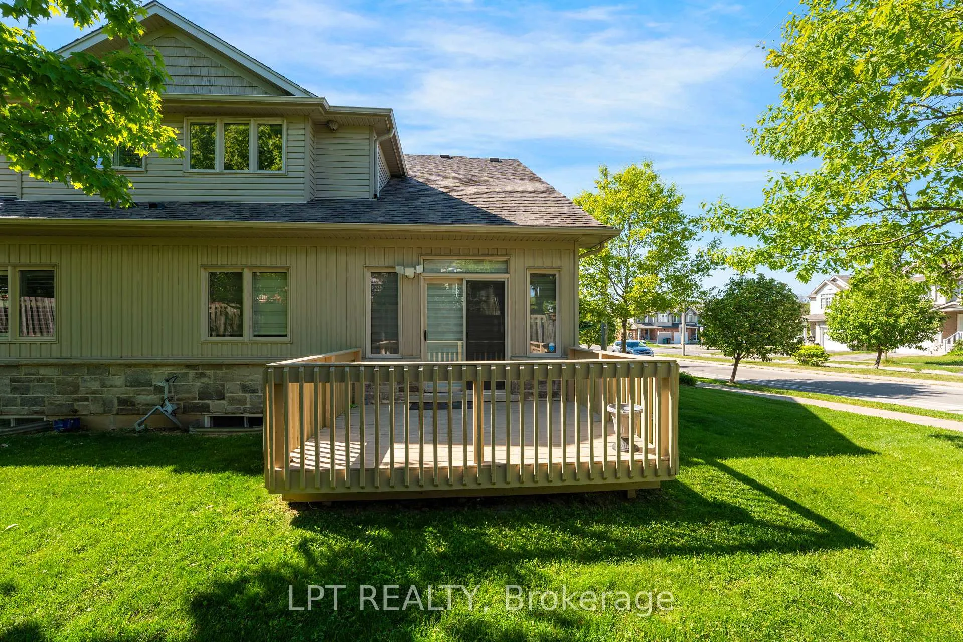 Photo 39 of Unit 13, 795 Laurelwood Drive, Waterloo, Columbia Forest/Clair Hills — HOMEH