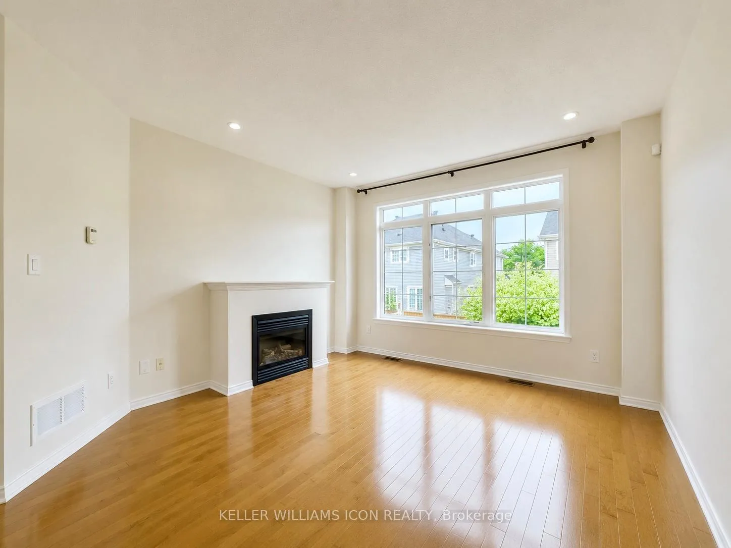 Photo 7 of 170 Laramie Crescent, Ottawa, Barrhaven - Stonebridge — HOMEH