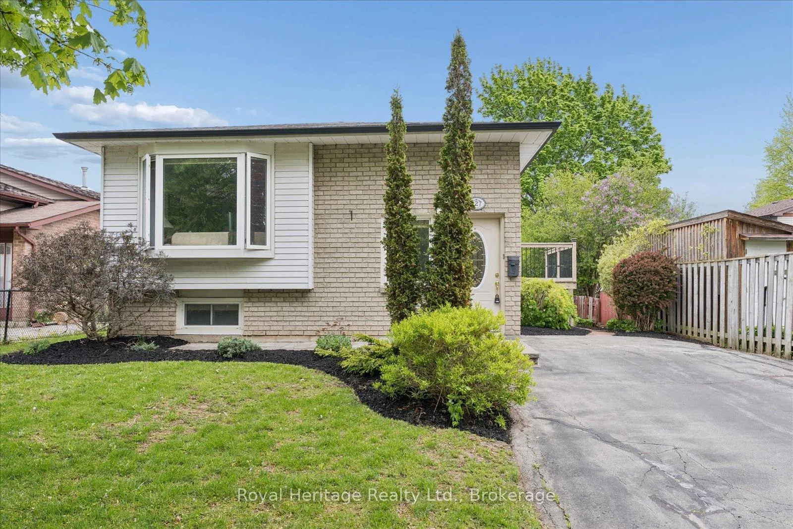 Photo 2 of 227 Limerick Street, Oshawa, Vanier — HOMEH