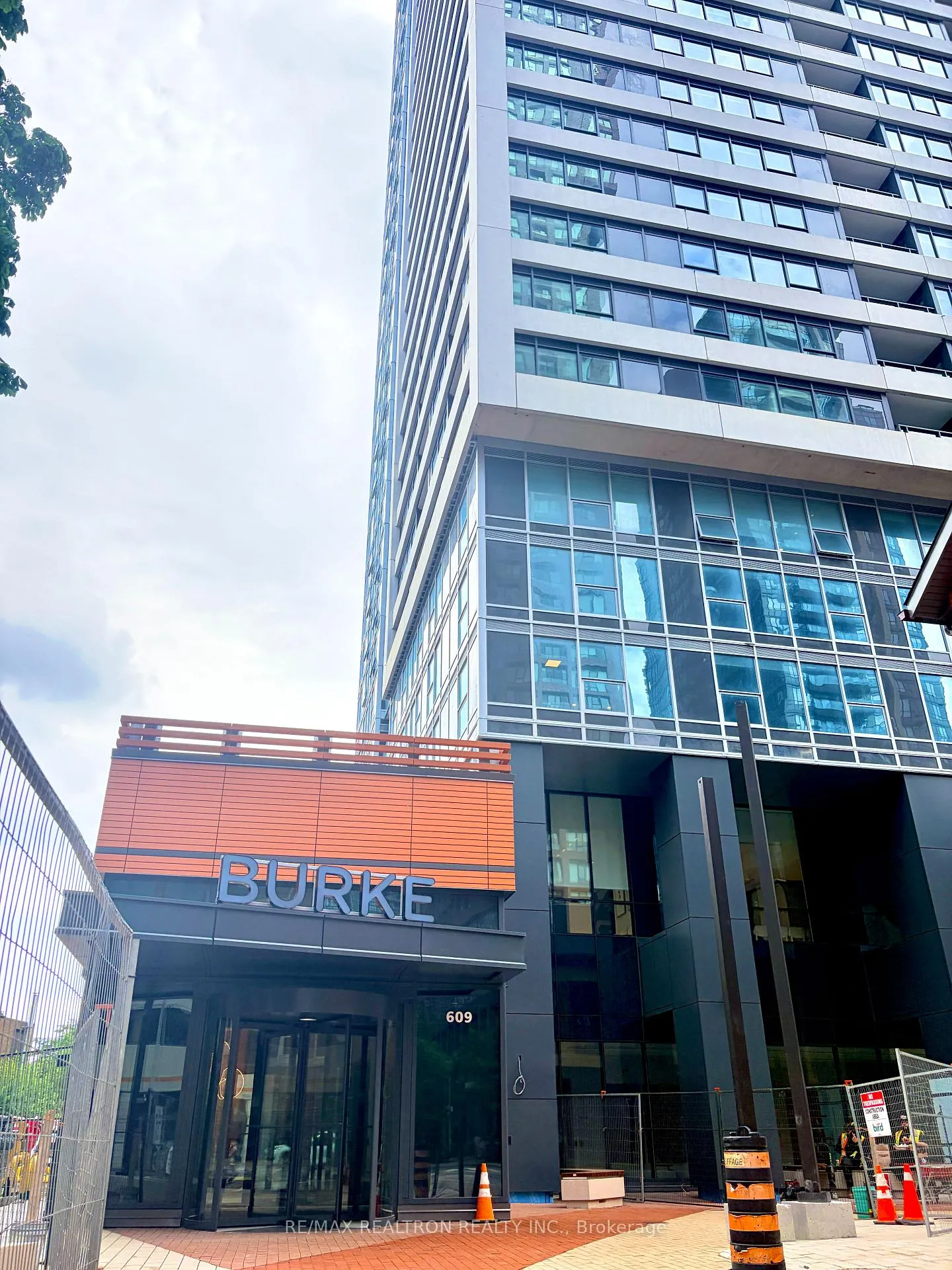 Front of Unit 704, 609 Sherbourne Street W