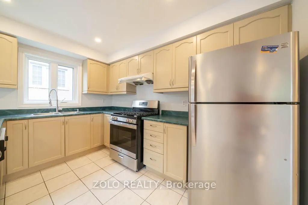 Photo 10 of 170 Widdifield Avenue, Newmarket, Armitage — HOMEH