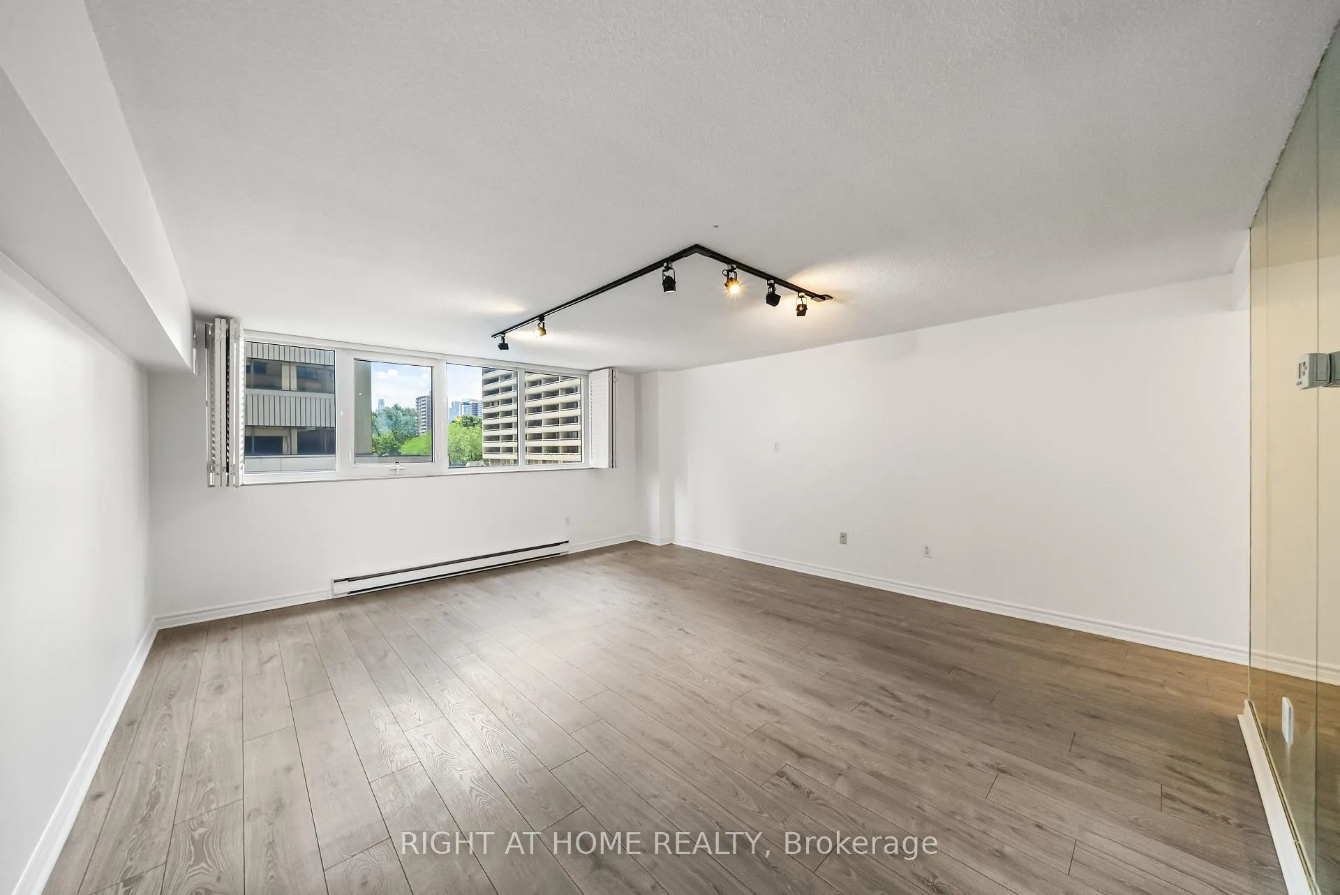 Photo 22 of Unit 411, 360 Bloor Street E, Toronto, Rosedale-Moore Park — HOMEH