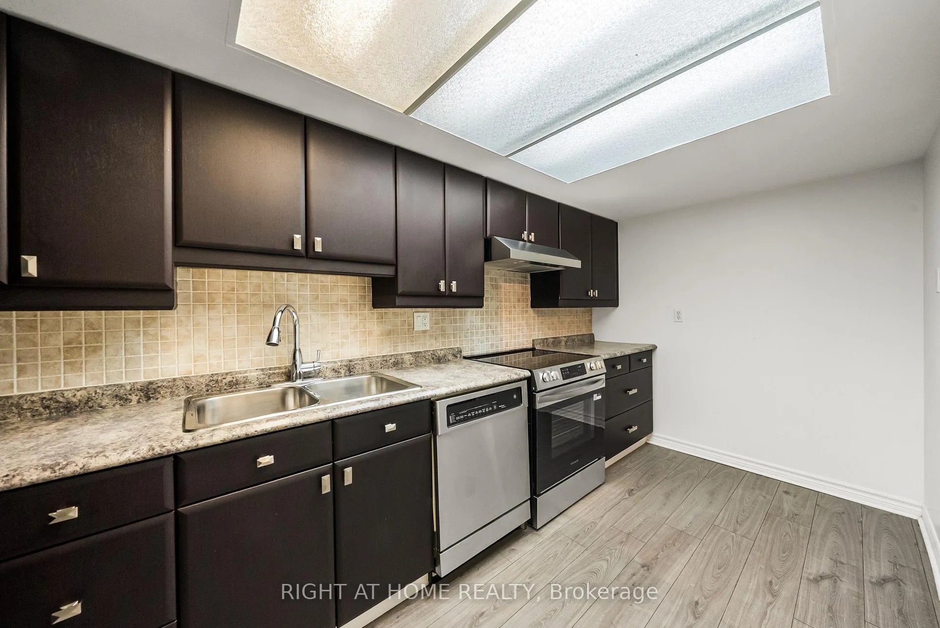 Photo 27 of Unit 411, 360 Bloor Street E, Toronto, Rosedale-Moore Park — HOMEH