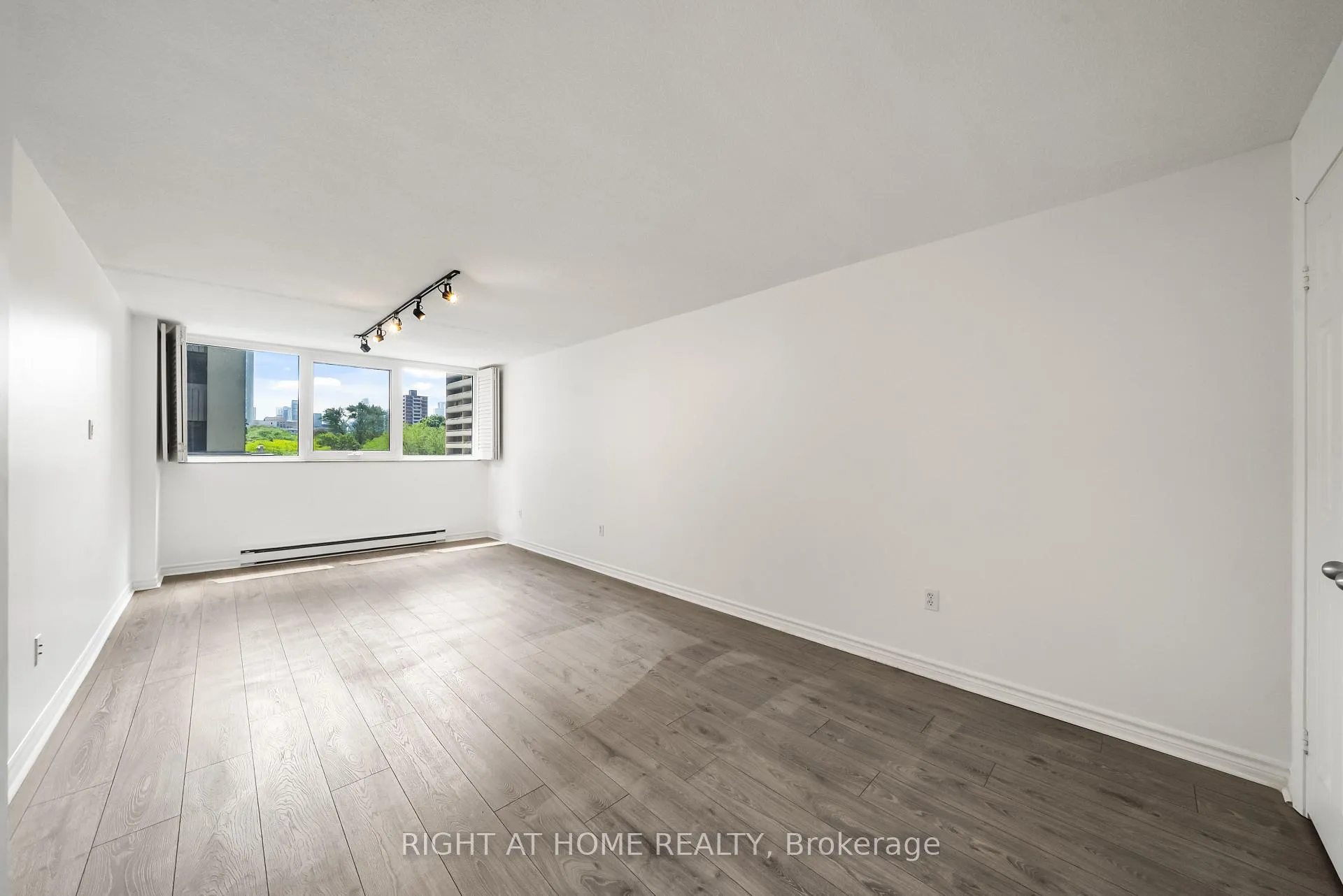 Photo 31 of Unit 411, 360 Bloor Street E, Toronto, Rosedale-Moore Park — HOMEH