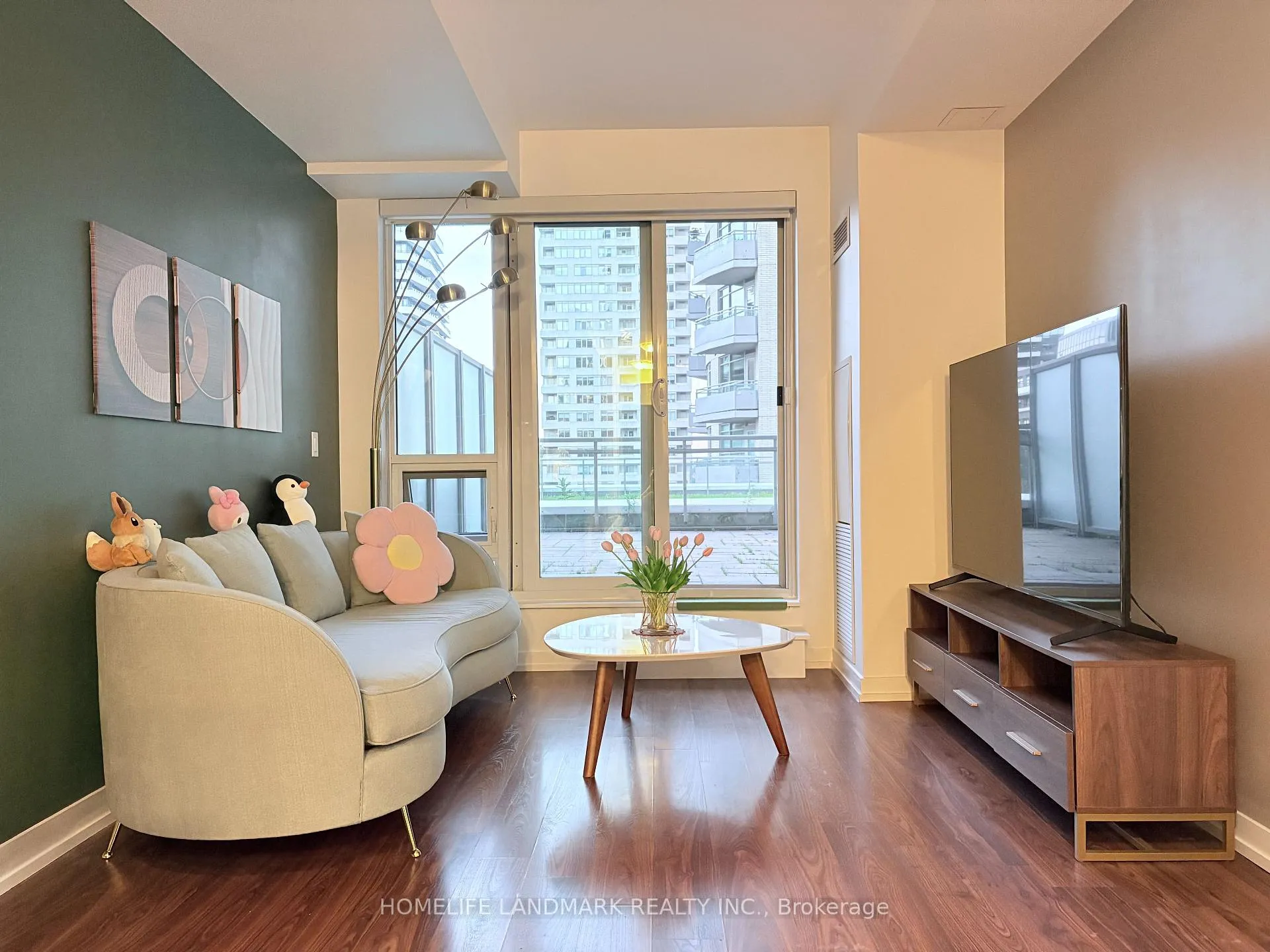 Photo 6 of Unit 527, 98 Lillian Street, Toronto, Mount Pleasant West — HOMEH