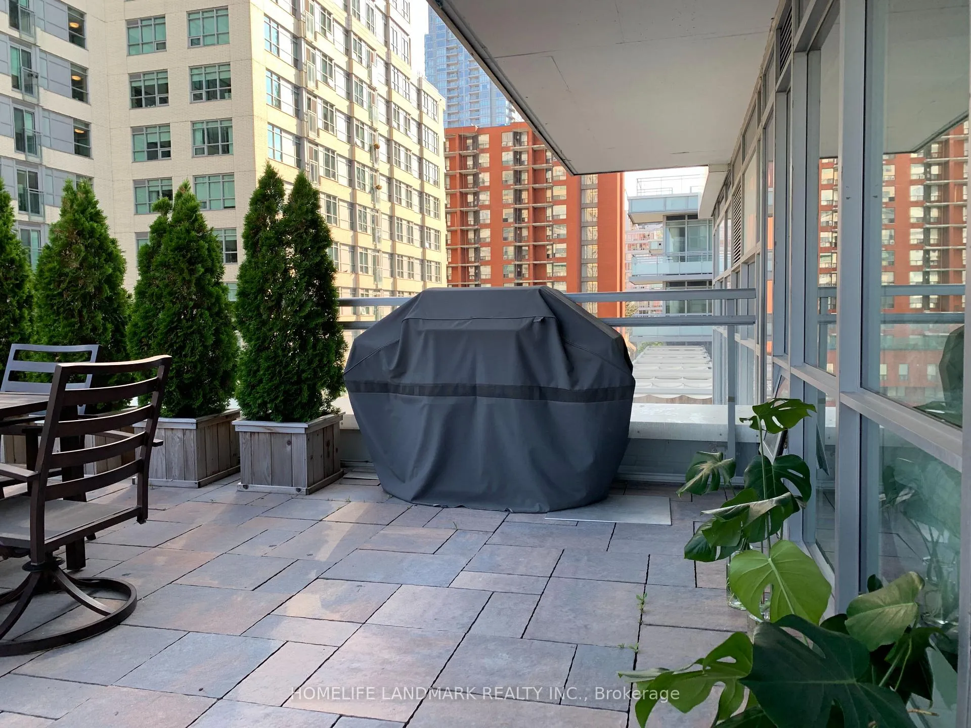 Photo 9 of Unit 527, 98 Lillian Street, Toronto, Mount Pleasant West — HOMEH