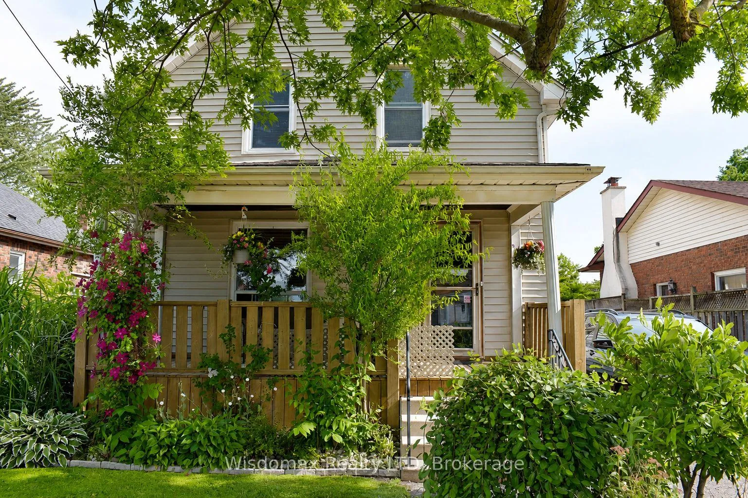 Photo 2 of 10 Rose Avenue, Thorold, Thorold Downtown — HOMEH