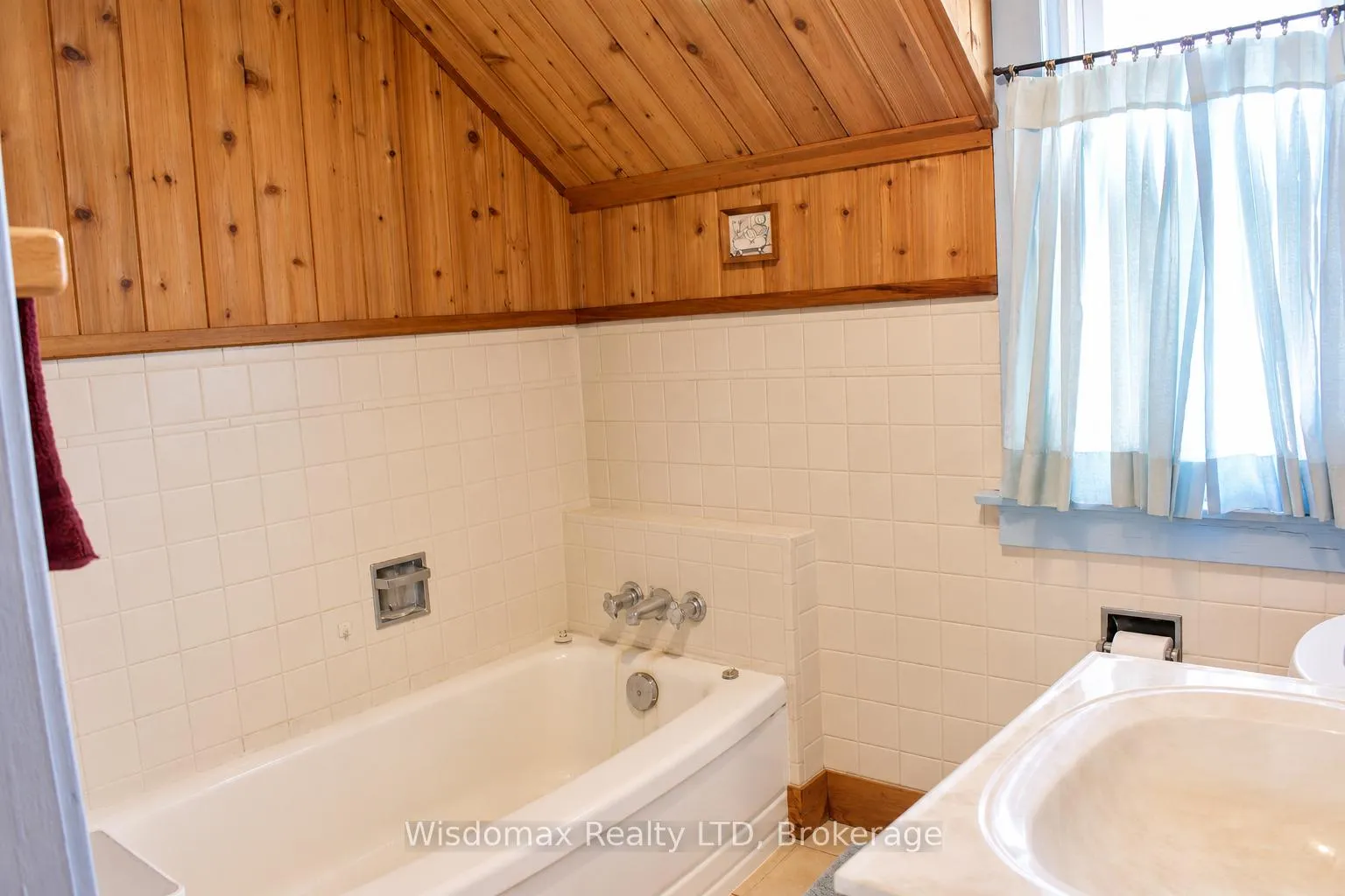 Photo 19 of 10 Rose Avenue, Thorold, Thorold Downtown — HOMEH