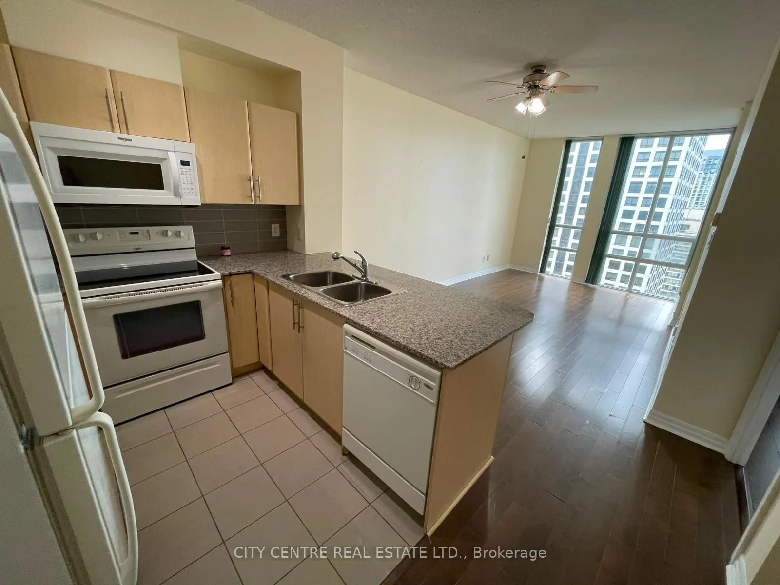 Photo 4 of Unit 2910, 3515 Kariya Drive, Mississauga, City Centre — HOMEH