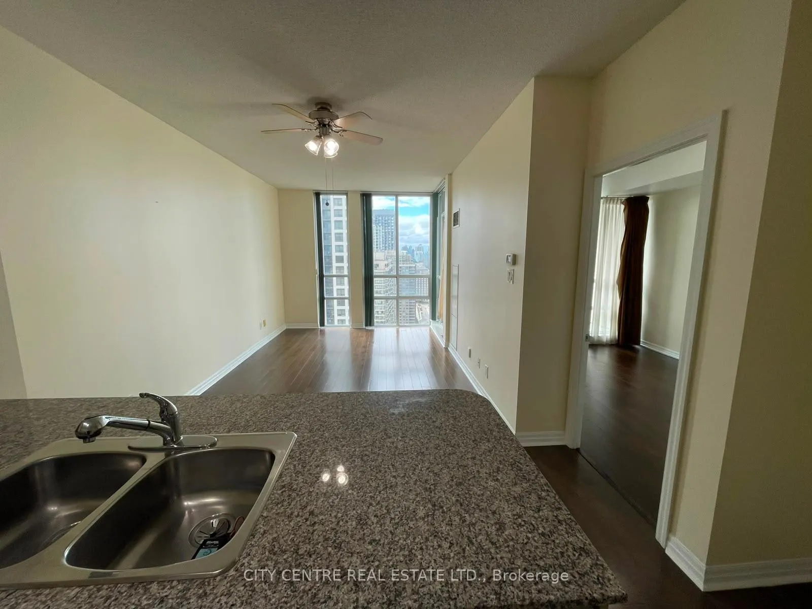 Photo 5 of Unit 2910, 3515 Kariya Drive, Mississauga, City Centre — HOMEH