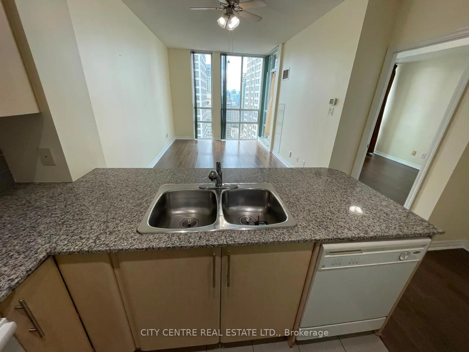 Photo 6 of Unit 2910, 3515 Kariya Drive, Mississauga, City Centre — HOMEH