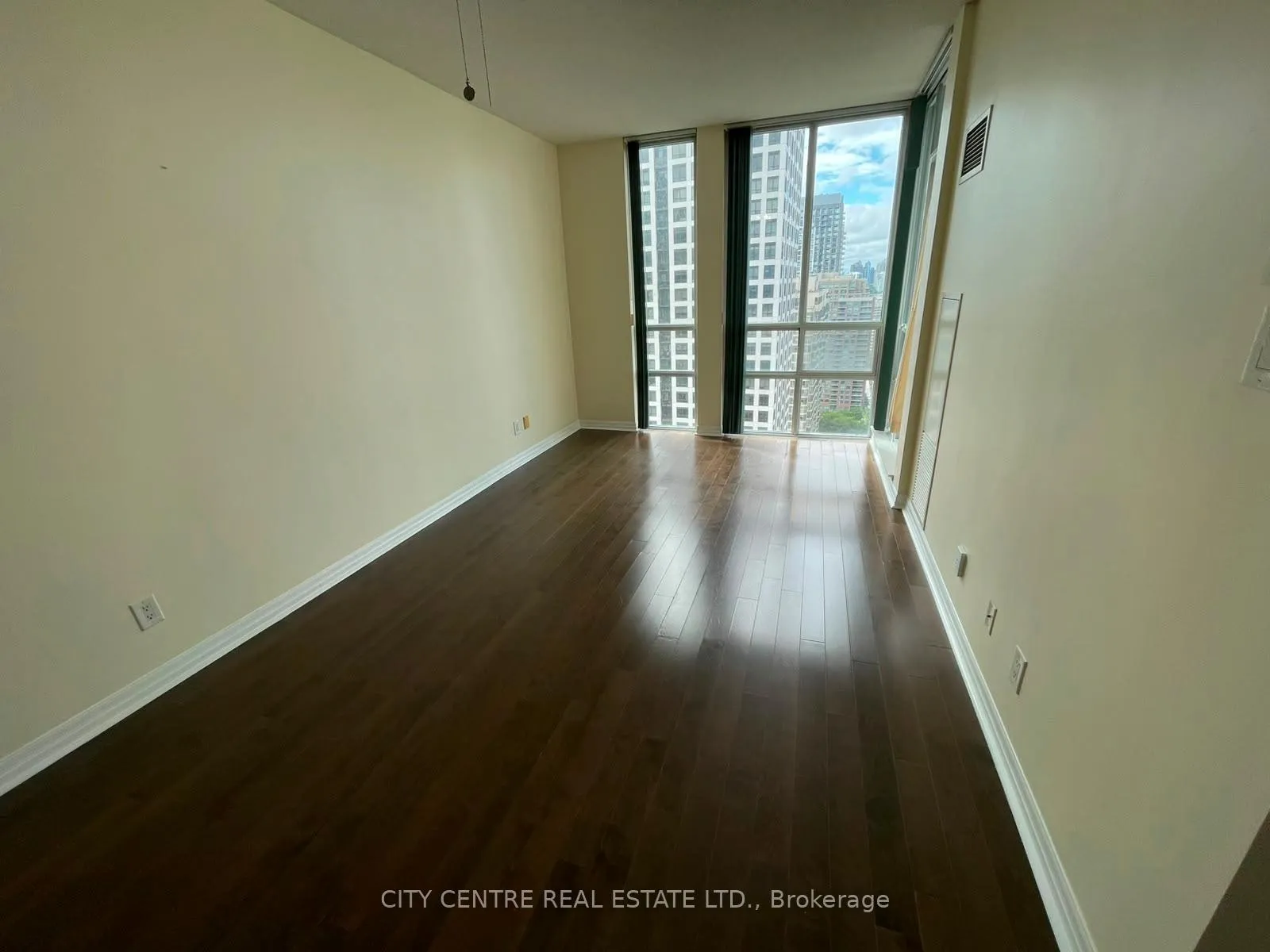 Photo 11 of Unit 2910, 3515 Kariya Drive, Mississauga, City Centre — HOMEH