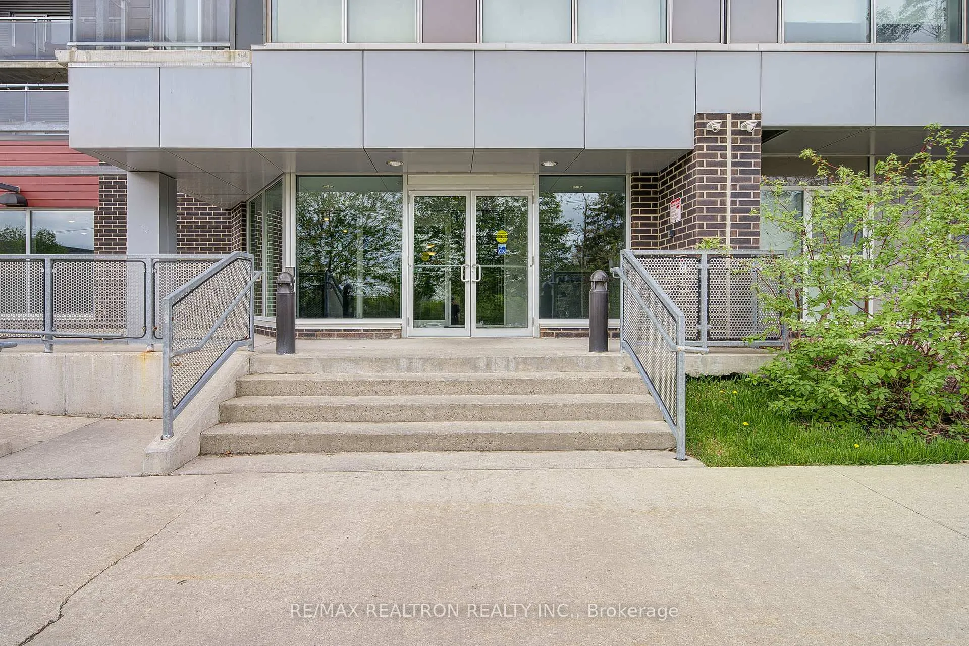 Photo 2 of Unit 519, 251 Hemlock Street, Waterloo, Beechwood/University — HOMEH