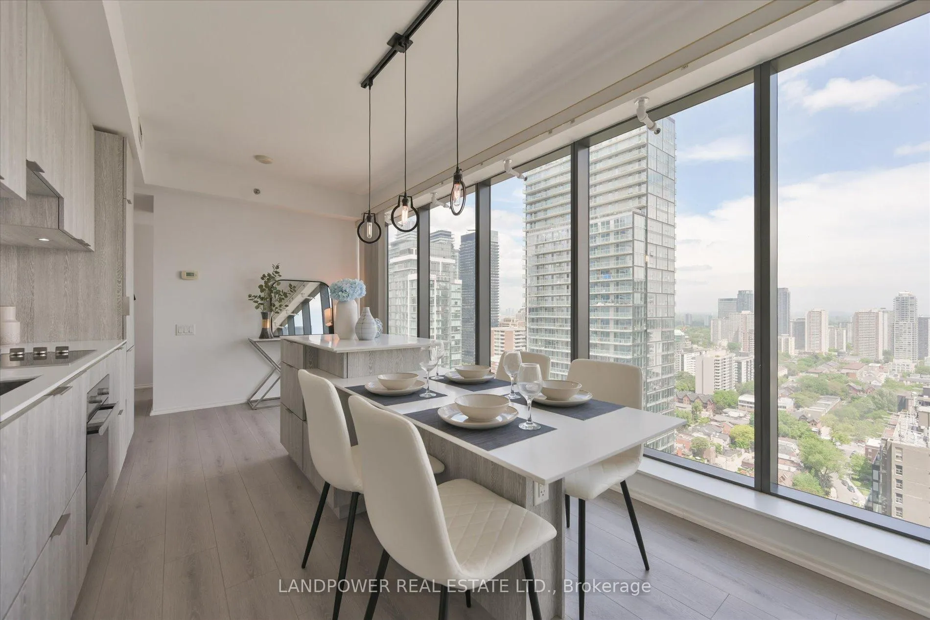 Photo 4 of Unit 2802, 5 St Joseph Street, Toronto, Bay Street Corridor — HOMEH