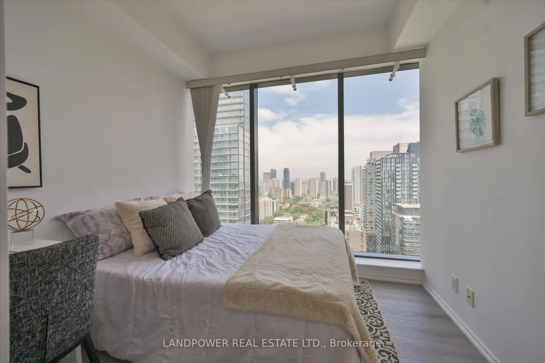 Photo 15 of Unit 2802, 5 St Joseph Street, Toronto, Bay Street Corridor — HOMEH