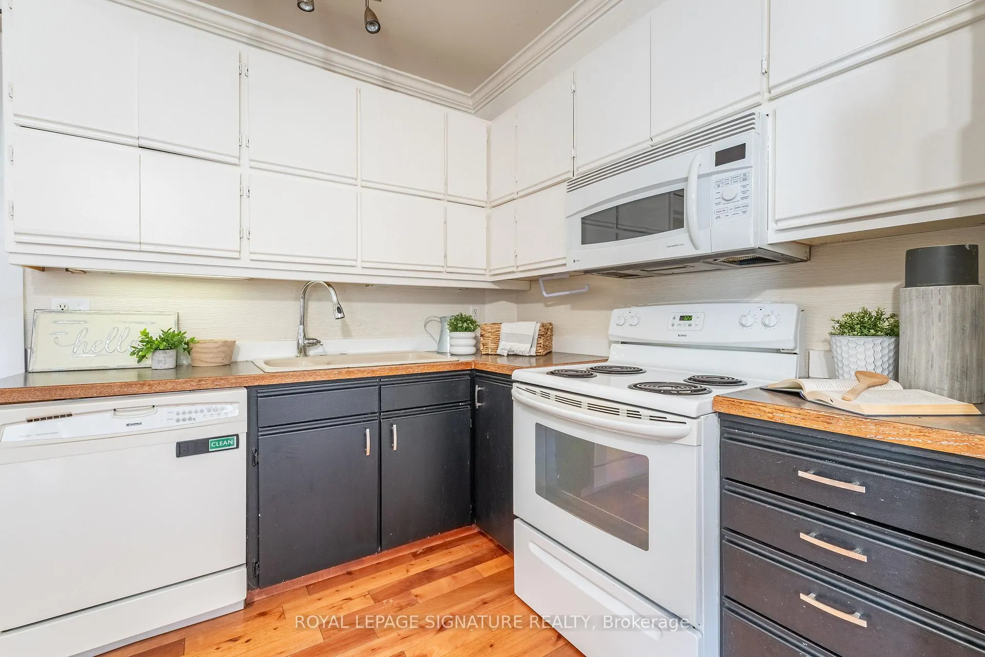 Photo 12 of 195 Rubidge Street, Peterborough, Town Ward 3 — HOMEH