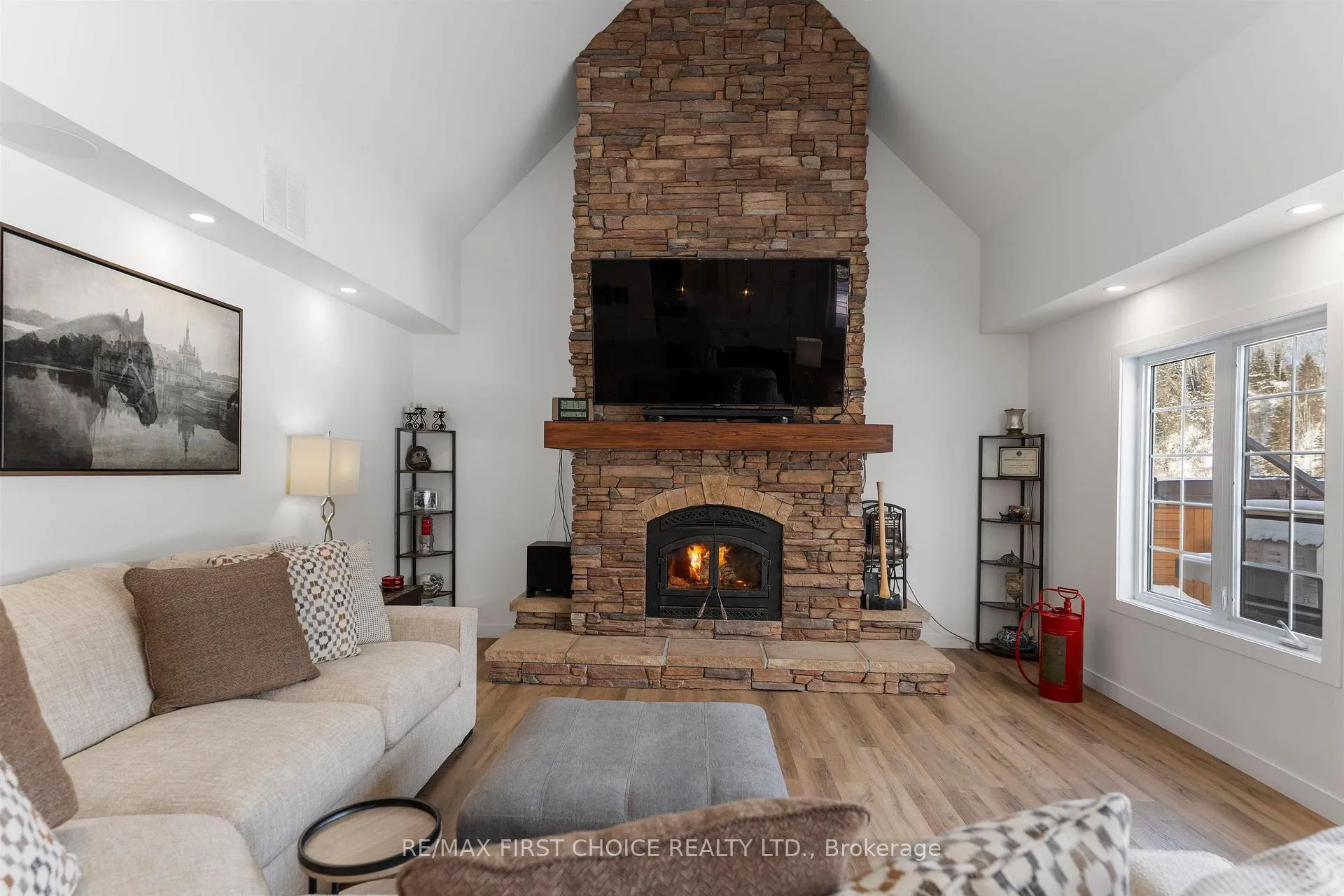 Photo 8 of 1009 Riverdale Road, Thunder Bay, Riverdale Road — HOMEH