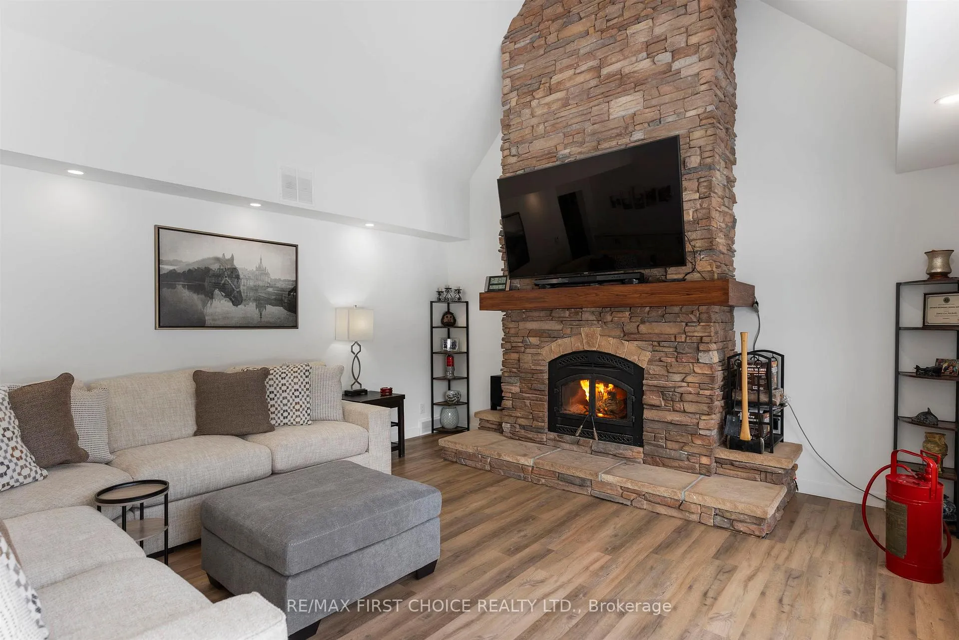 Photo 9 of 1009 Riverdale Road, Thunder Bay, Riverdale Road — HOMEH