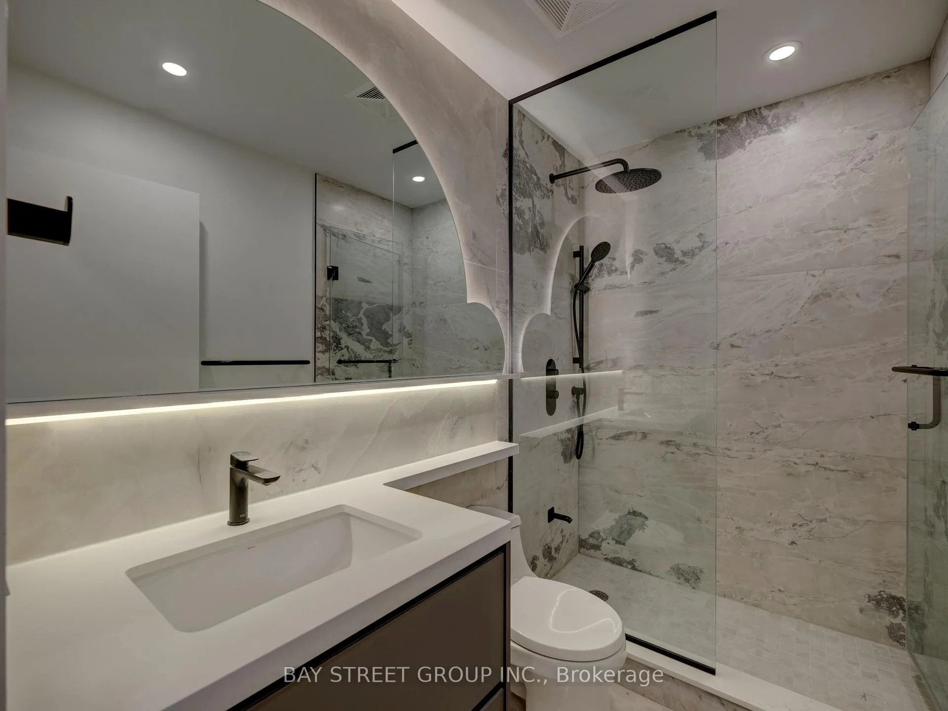 Photo 3 of Unit 2209, 121 Mcmahon Drive, North York, Bayview Village — HOMEH